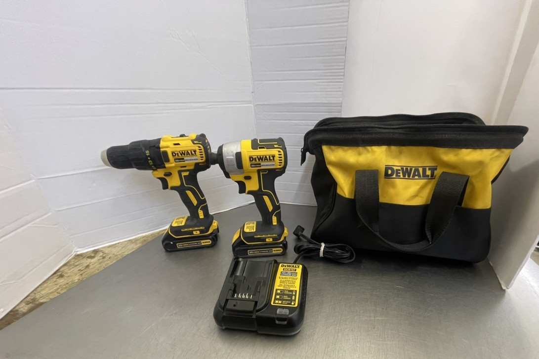 DEWALT DCD777 & DCF787 20V MAX DRILL/impact combo 2 batts & charger (CJL007517)