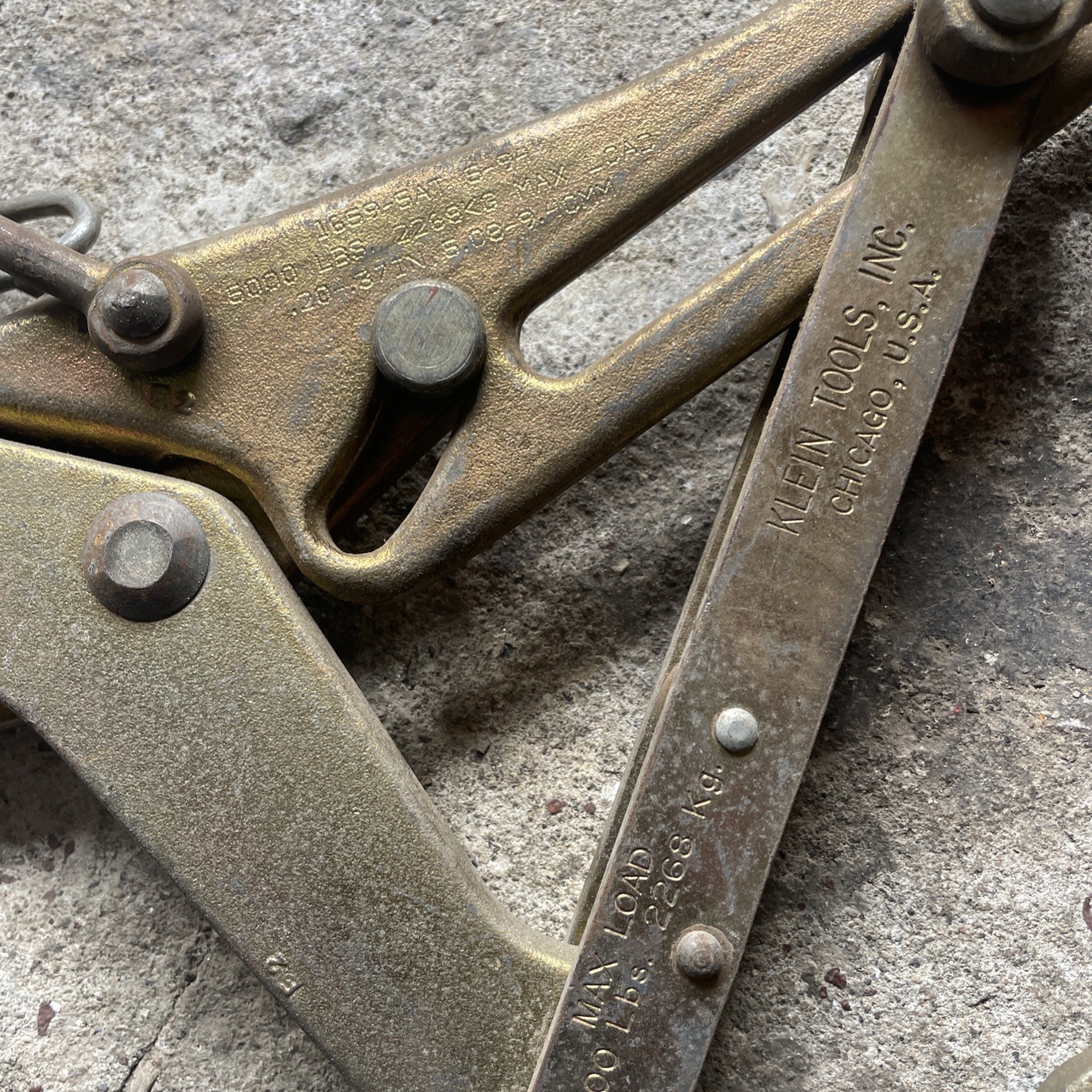 Klein Tools 1692 And 1659 -5AT Chicago Grip Coated Strand Puller