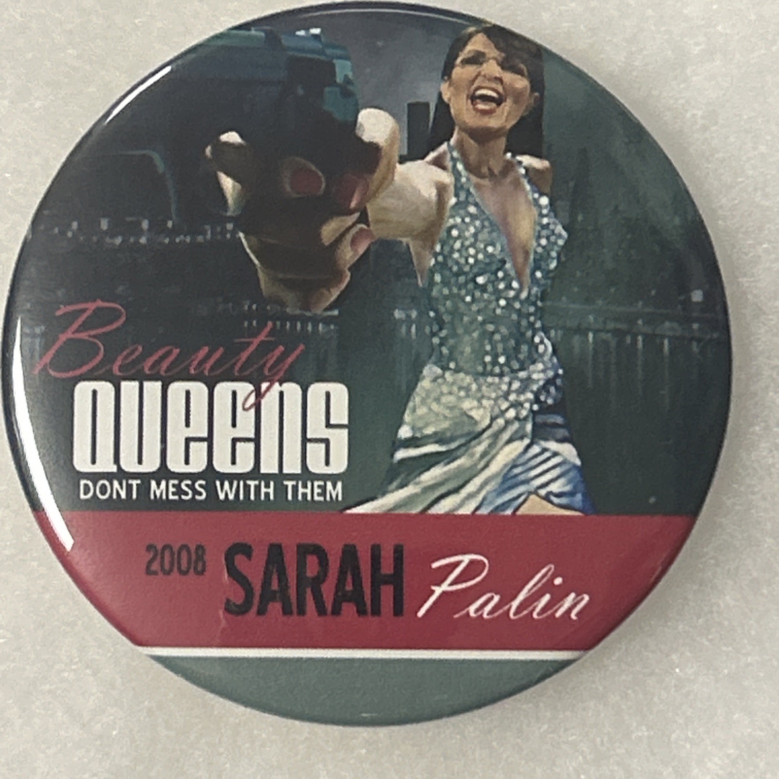Beauty QUEENS Don’t Mess With Them 2008 Sarah Palin  3” pinback button pin