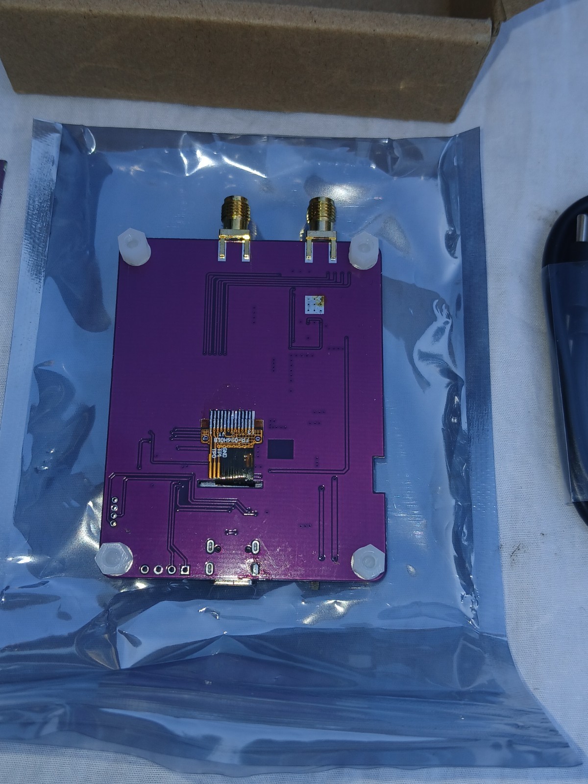 HMC833 RF Signal Generator Source 23.5-6000MHz Sweep Frequency Module USB OLED