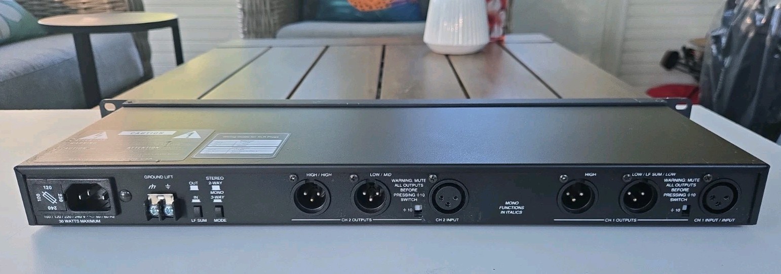 JBL M552 Stereo/Mono Electronic Crossover 2‑Channel Rackmount Pro Audio Processo