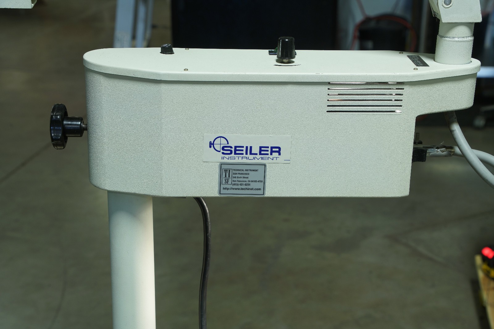 Seiler SSI-102 Stationary Surgical Microscope (FA1)