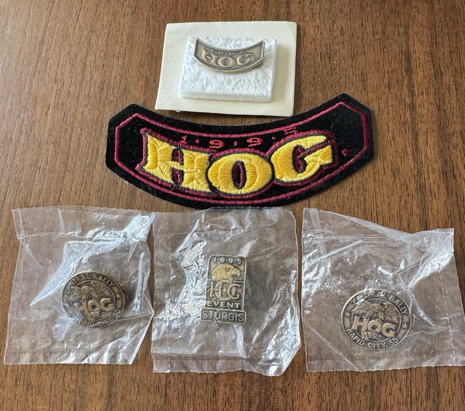 1995 Harley Davidson HOG Patch + 4 Pins Sturgis