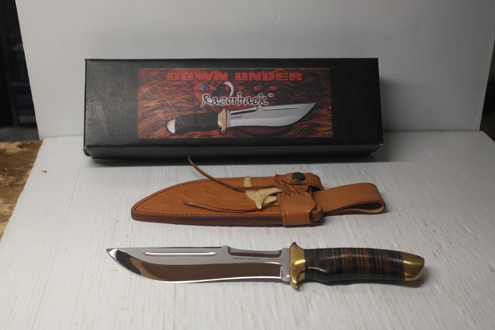 DOWN UNDER KNIVES THE RAZORBACK FIXED BLADE 12" BOWIE KNIFE (P24025056)