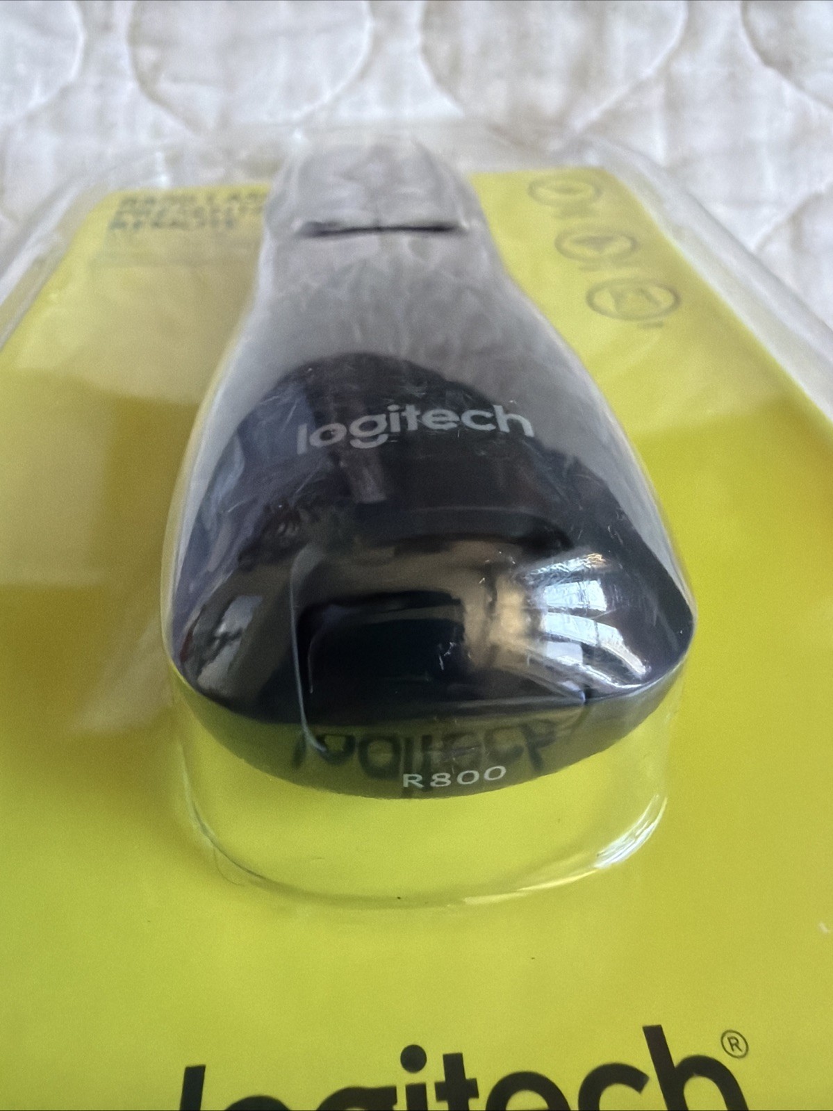 Logitech R800 Laser Presentation Remote Control - Black