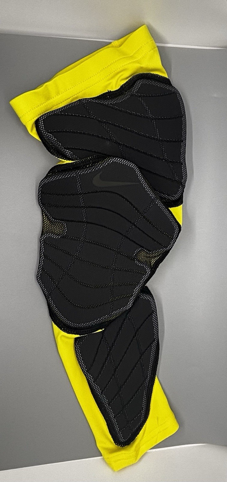 NEW NIKE TEAM ISSUED L/XL Pro Hyperstrong RIGHT Yellow & Black Padded Arm Sleeve