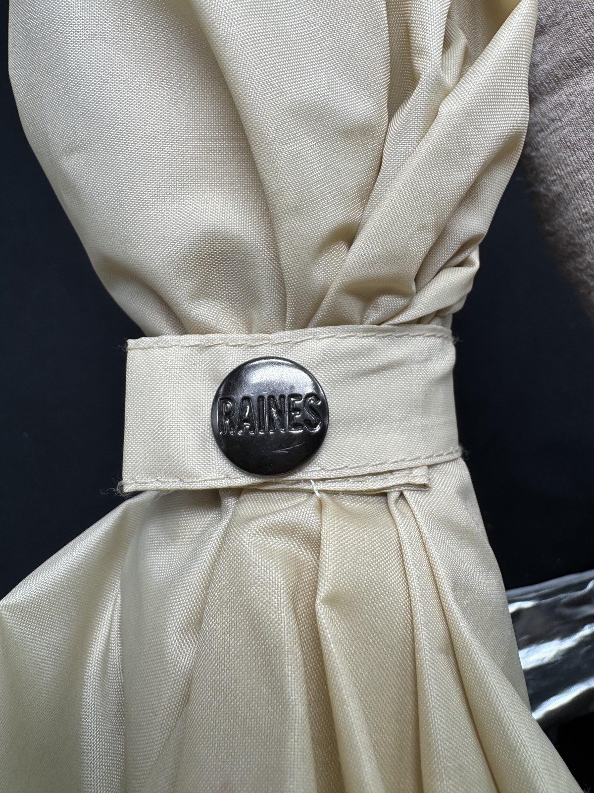 RAINES Umbrella Womens One Size Beige Duck Head Handle Compact Folding Auto
