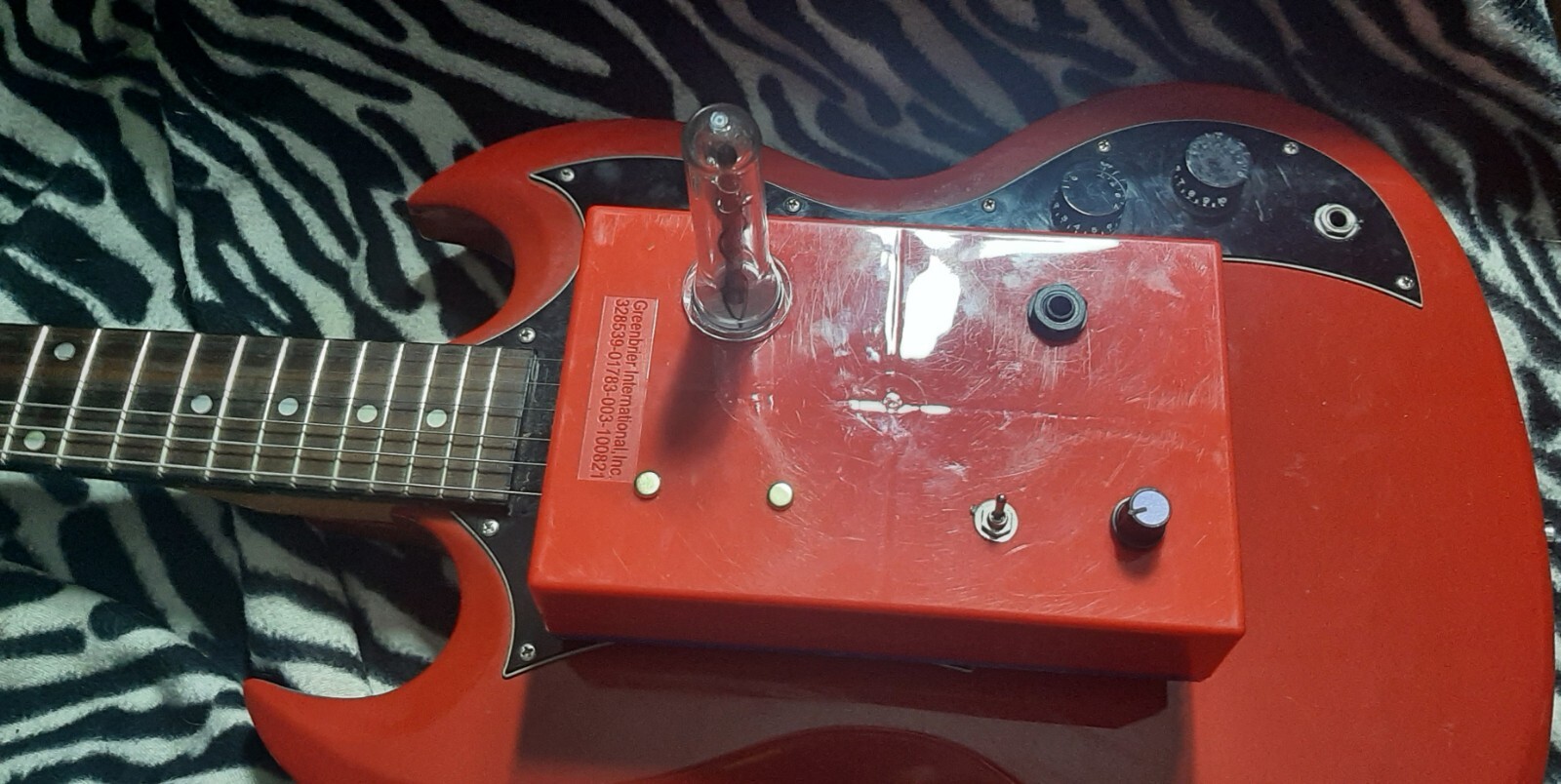 Stylophonic optical theremin synthesizer