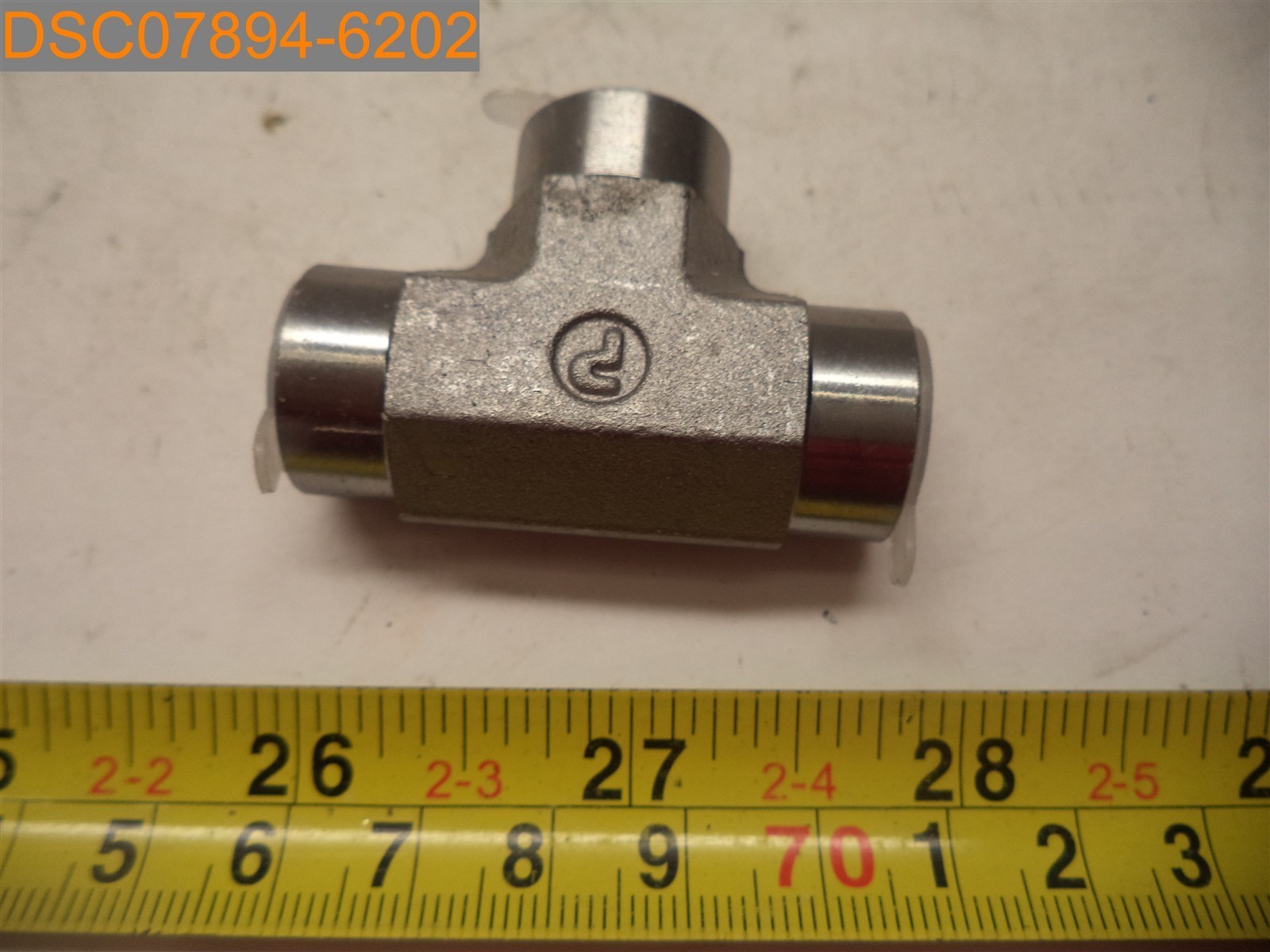 John Deere 1/4MMO444MS Parker Tee Fitting 1/4"