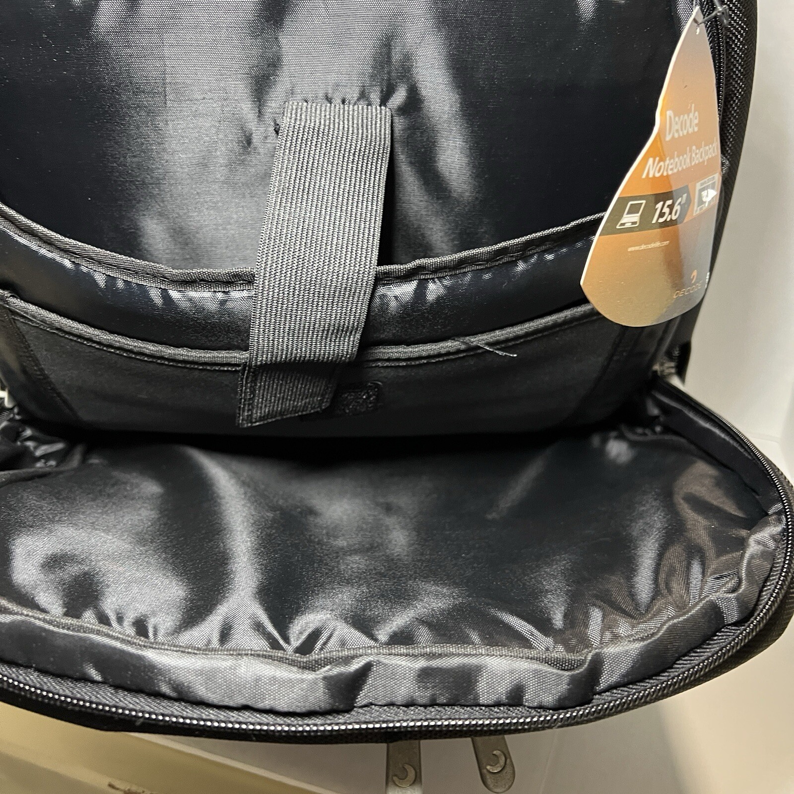Decode Notebook Backpack Black In Excellent Condition Preowned.