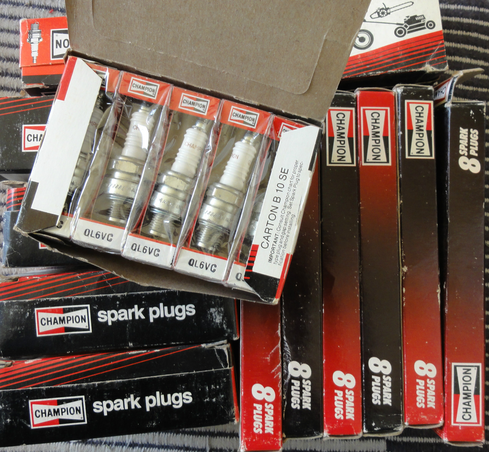 Champion Spark Plugs UL18V  equivalent NGK BUHX