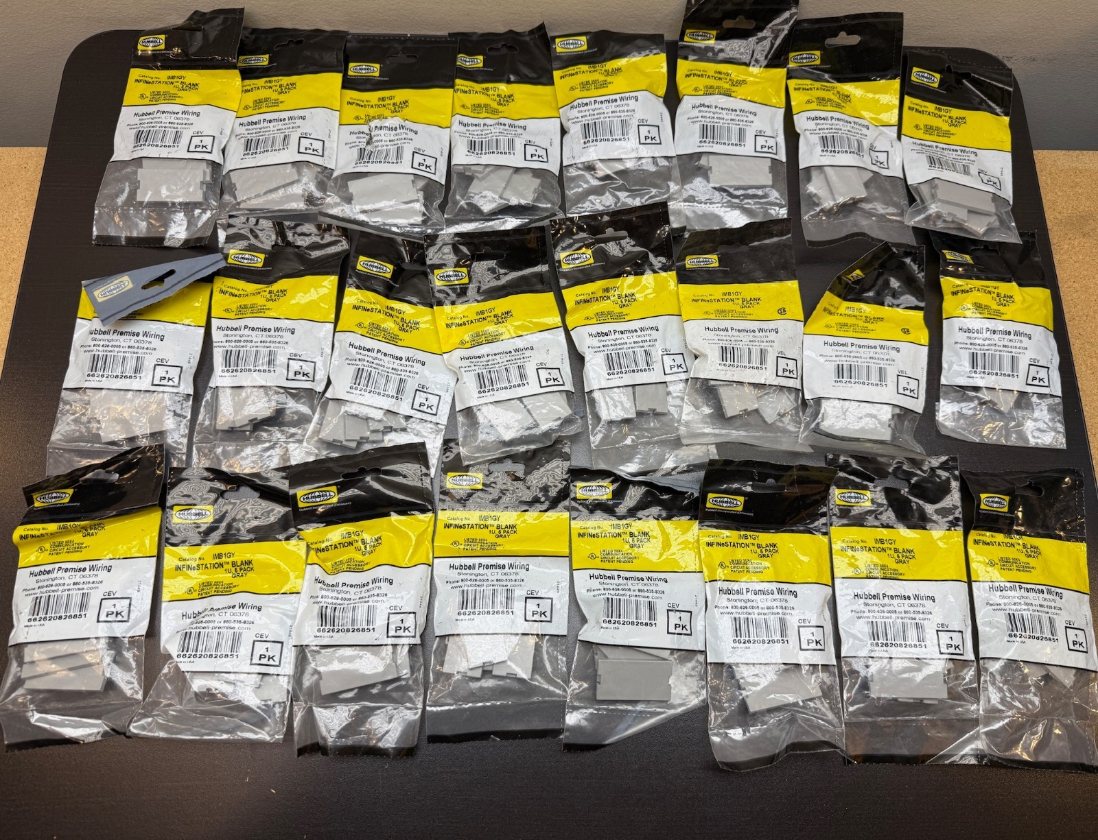 Lot of 24 NEW Hubbell IMB1GY 1-Gang Gray In-Use Weatherproof Cover Outdoor