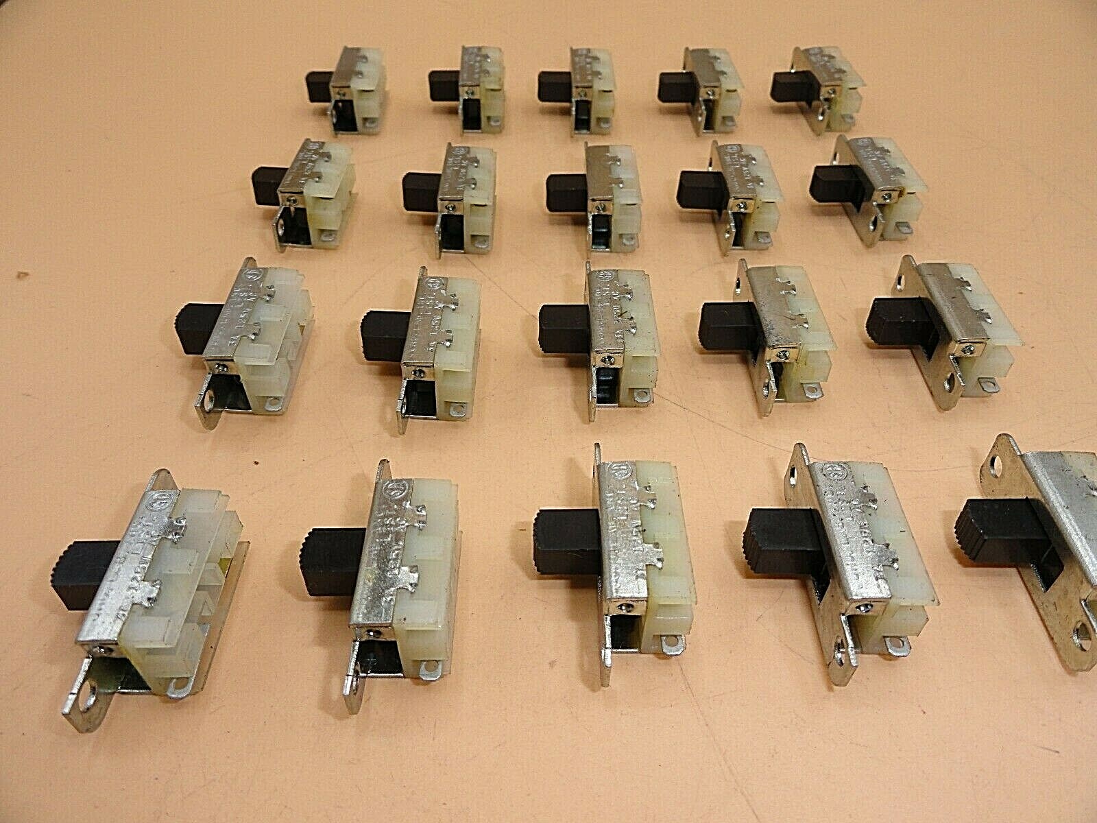 STACKPOLE SLIDE MOMENTARY SWITCH 3A/125Vac (LOT OF 20 )