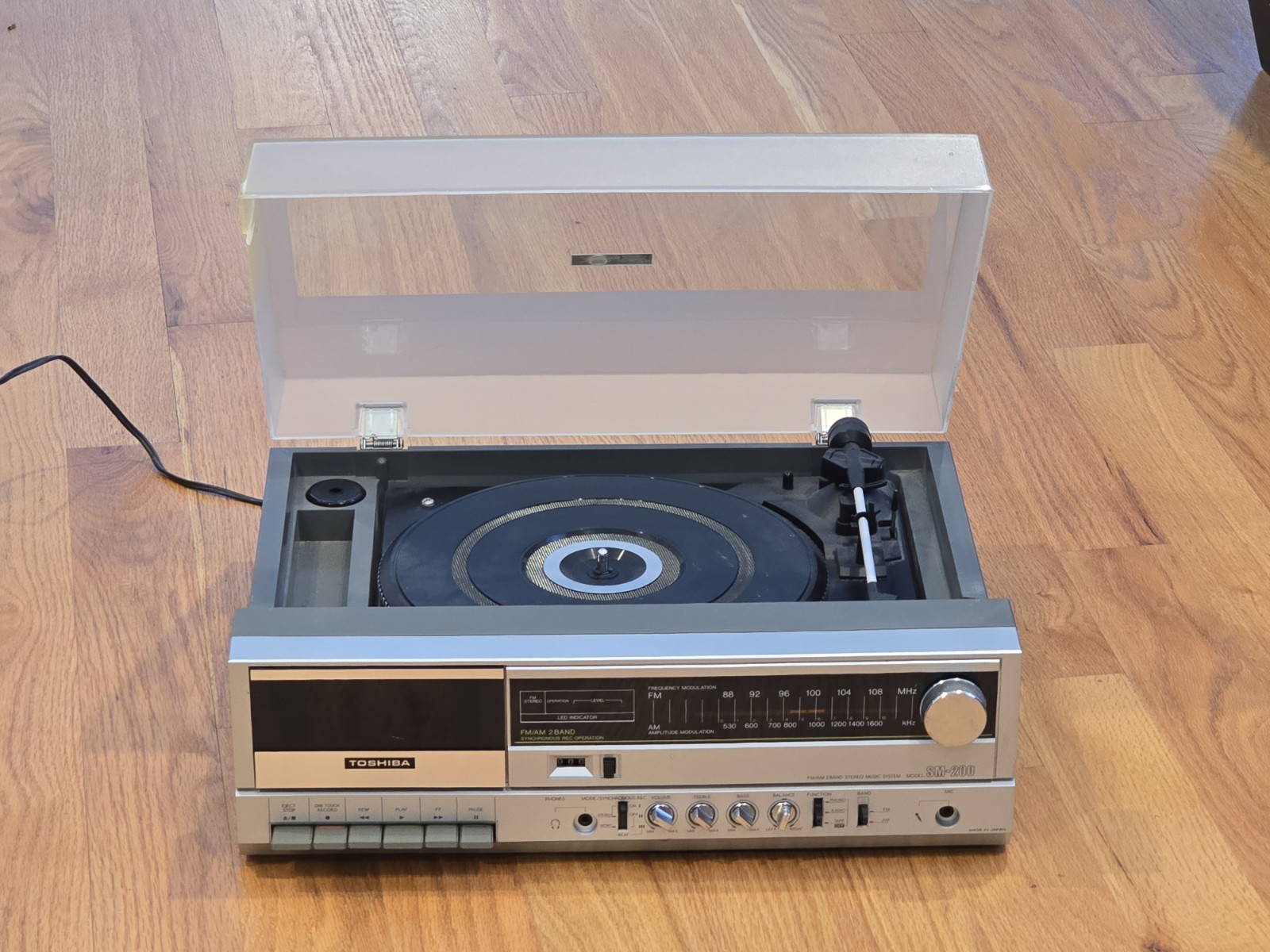 Toshiba 1980s Stereo SM-200 Stereo Radio Turntable Tape Music | Parts / Repair