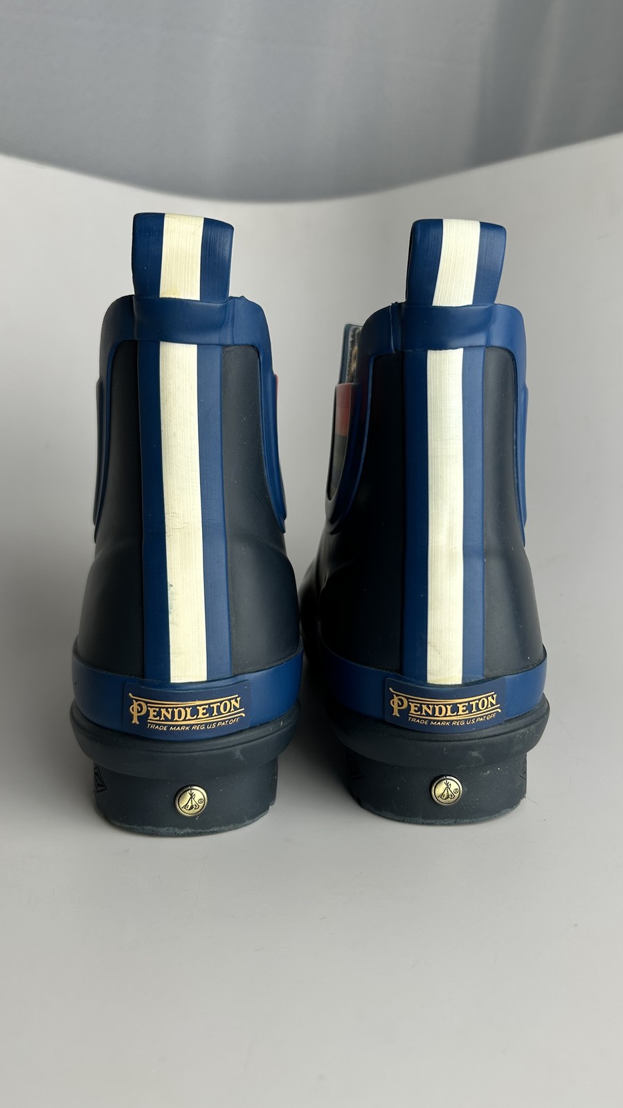 Pendleton Crater Lake National Park Shoes Size 9