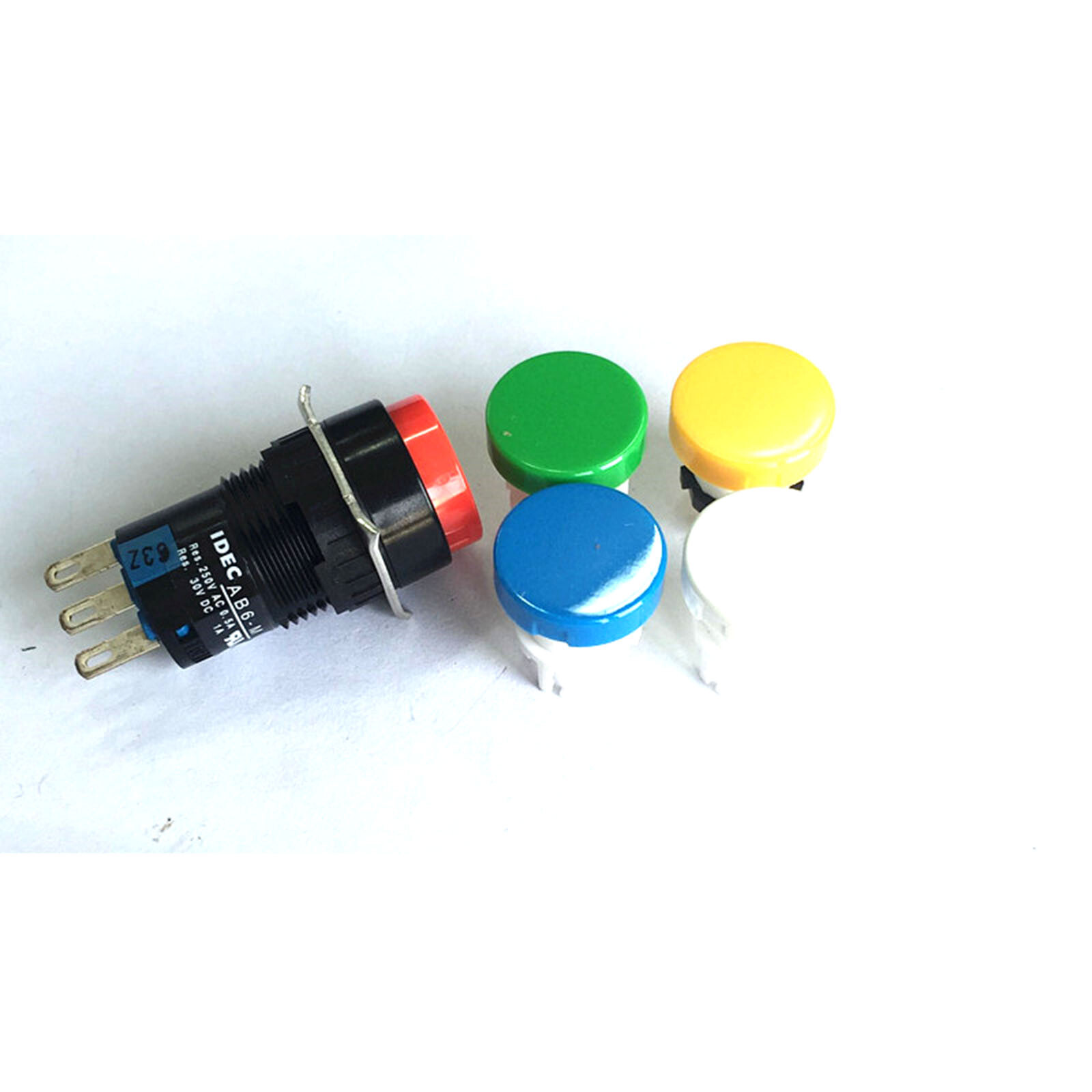 IDEC AB6M-M1RC  F16mm Momentary Plastic Round  NIB✦Kd