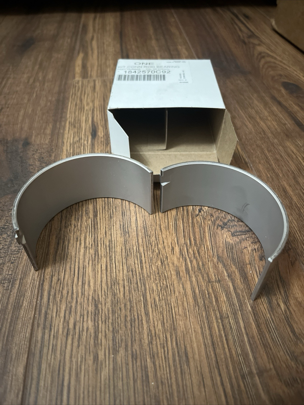 International 1842570C92 Connecting Rod Bearing Kit (Genuine)
