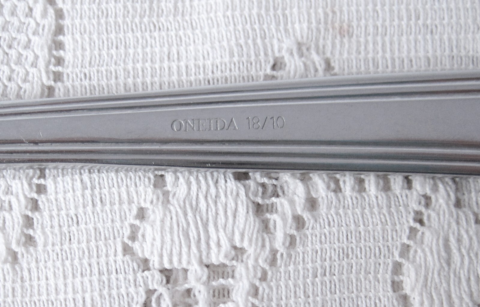 ONEIDA 4 PIECE PLACE SETTING Lynwood