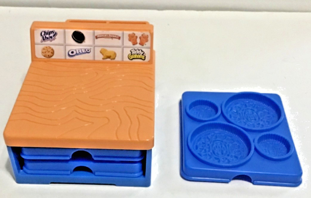 Play-Doh Kitchen Cabinet 3 Shape Making Trays