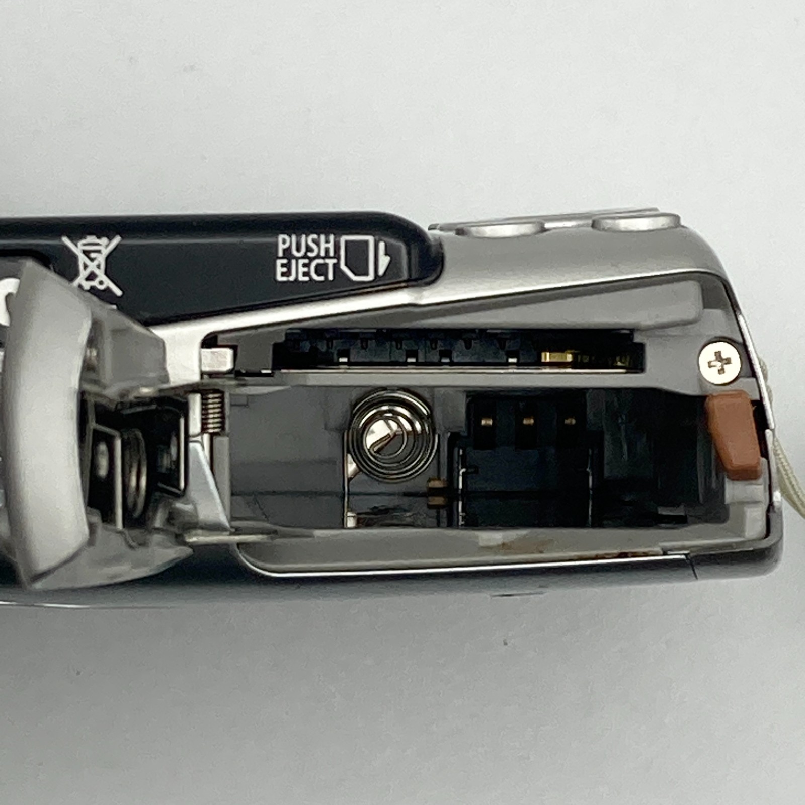 Canon IXY DIGITAL 800 IS PC1176 Digital Camera Silver