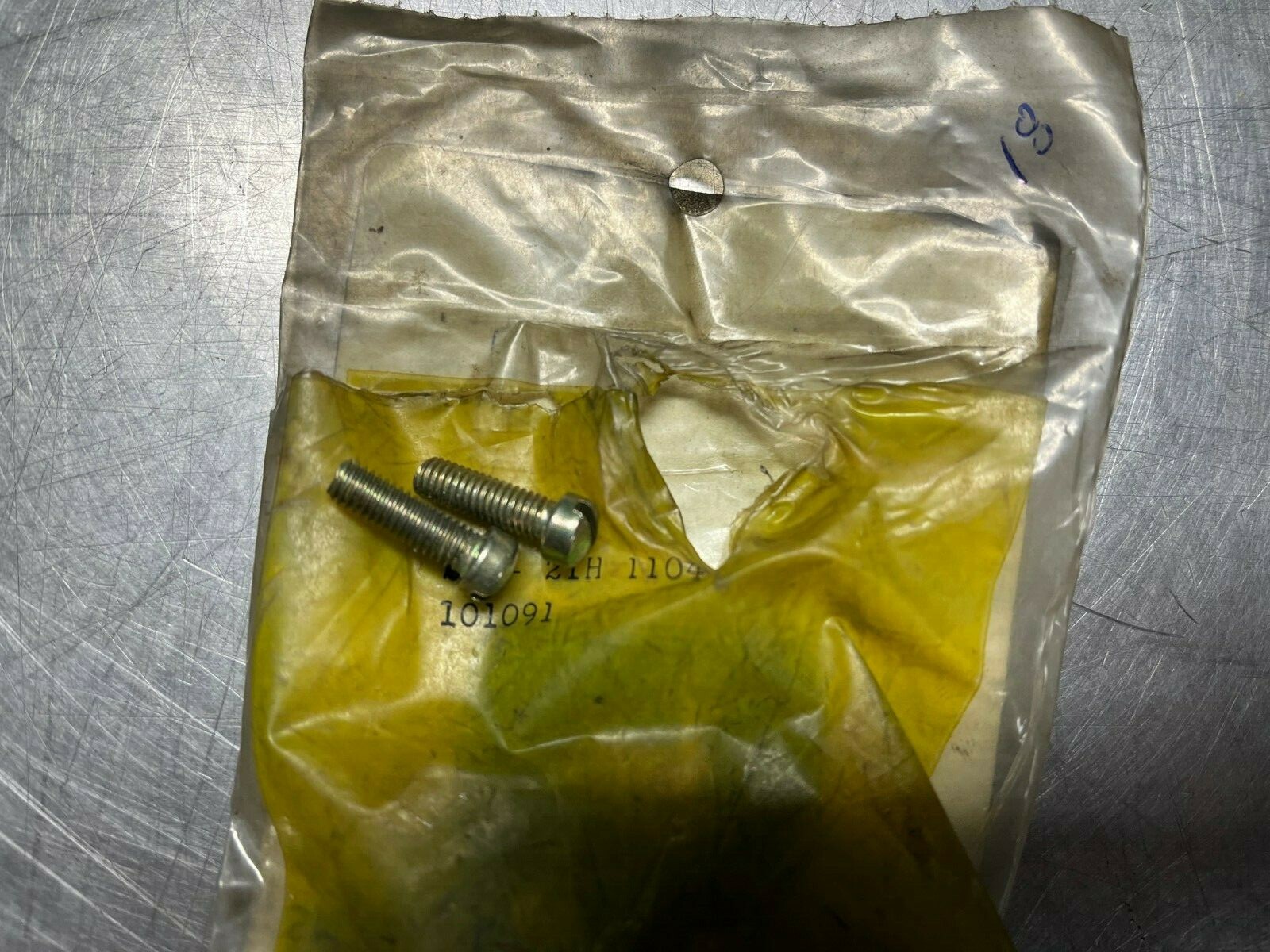 21H1104 OEM John Deere SCREW QTY of 2 Screws