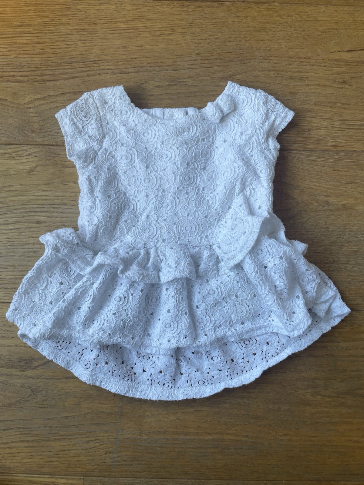 White Lace Pendulum Frill Top with Floral Pattern – 12–18 Months