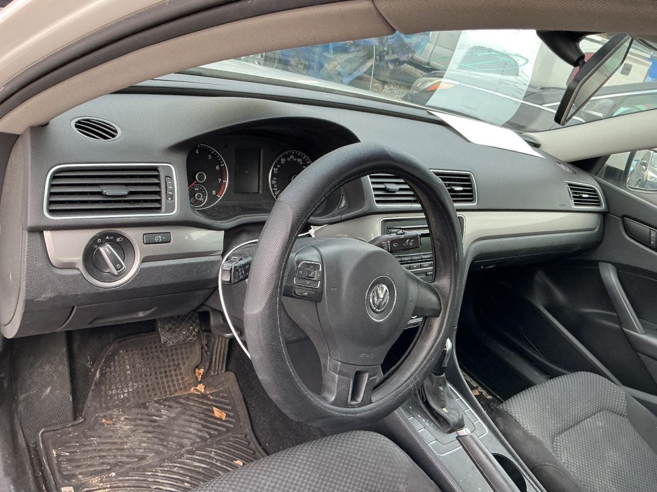 PASSAT 2015 Glove Box 4936879