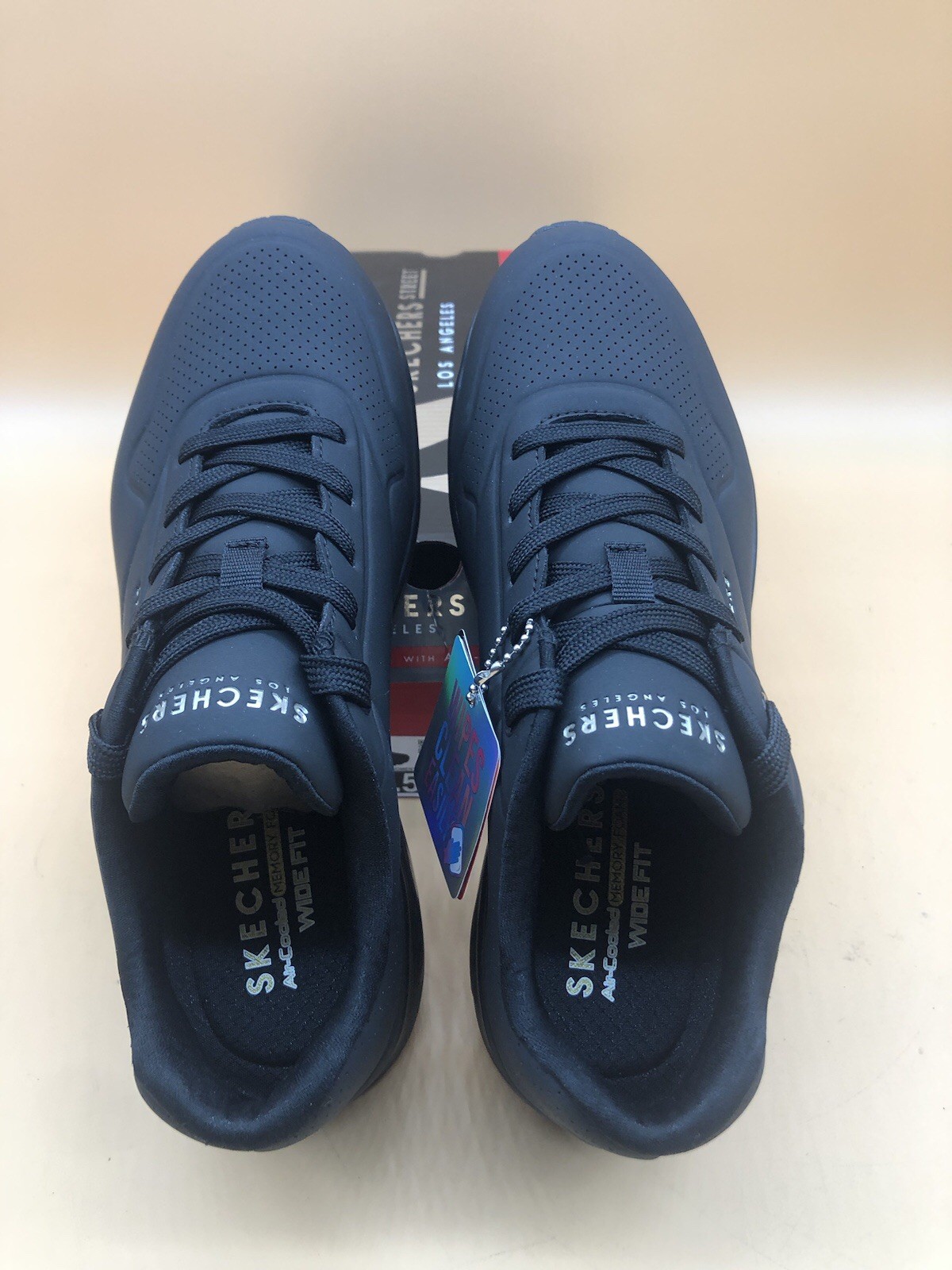 Skechers Womens Uno Stand On Air 73690 Black Running Shoes Sneakers Size 8.5 W *