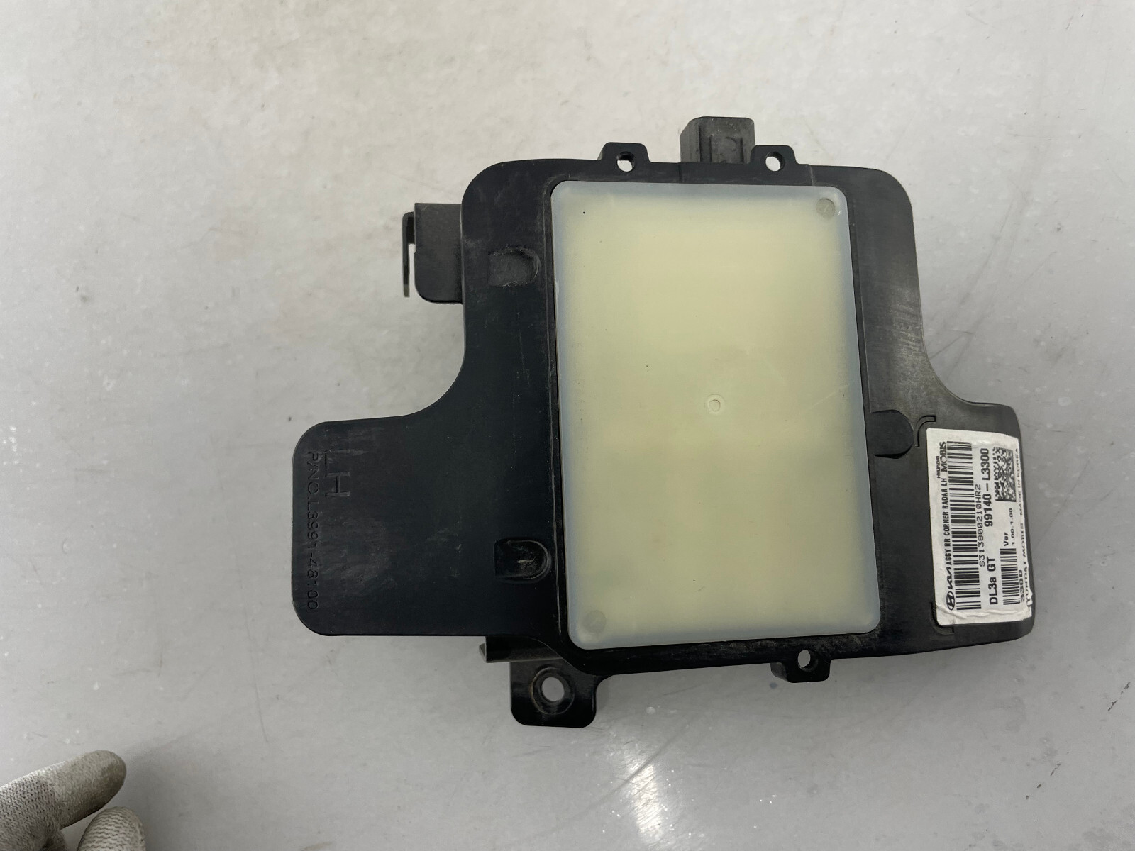 OEM | 2021 - 2023 Kia K5 Blind Spot Module Sensor w/ Bracket (Left/Driver)