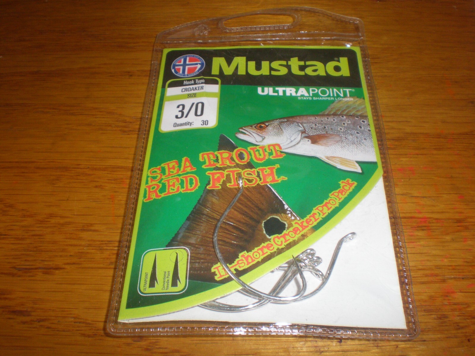 Bass Fishing Mustad 37160NP-DT Croaker Wide Gap Hooks - Size 3/0  Pack of 30 NOS