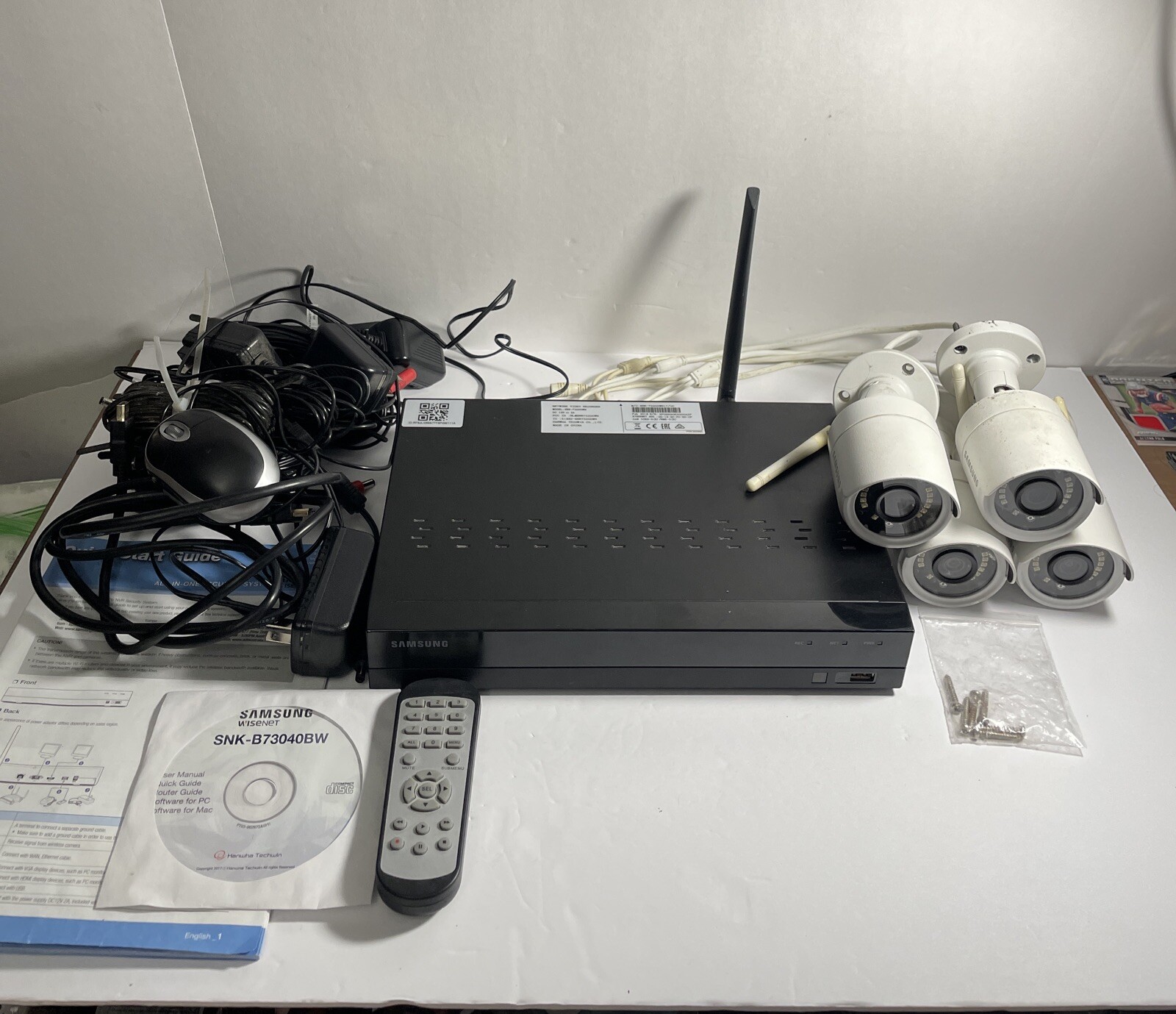 Samsung Network Video Cameras (4) SNC-79440BWN & Security Receiver-SNR-73200WN