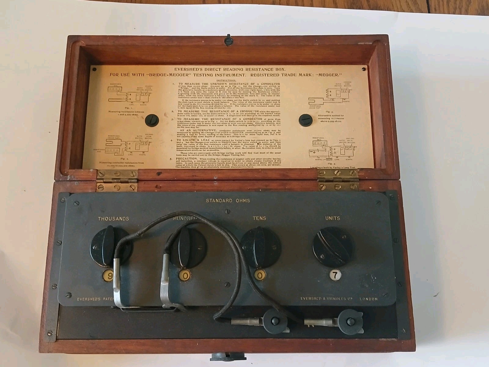 VINTAGE EVERSHEDS RESISTANCE BOX NICE!