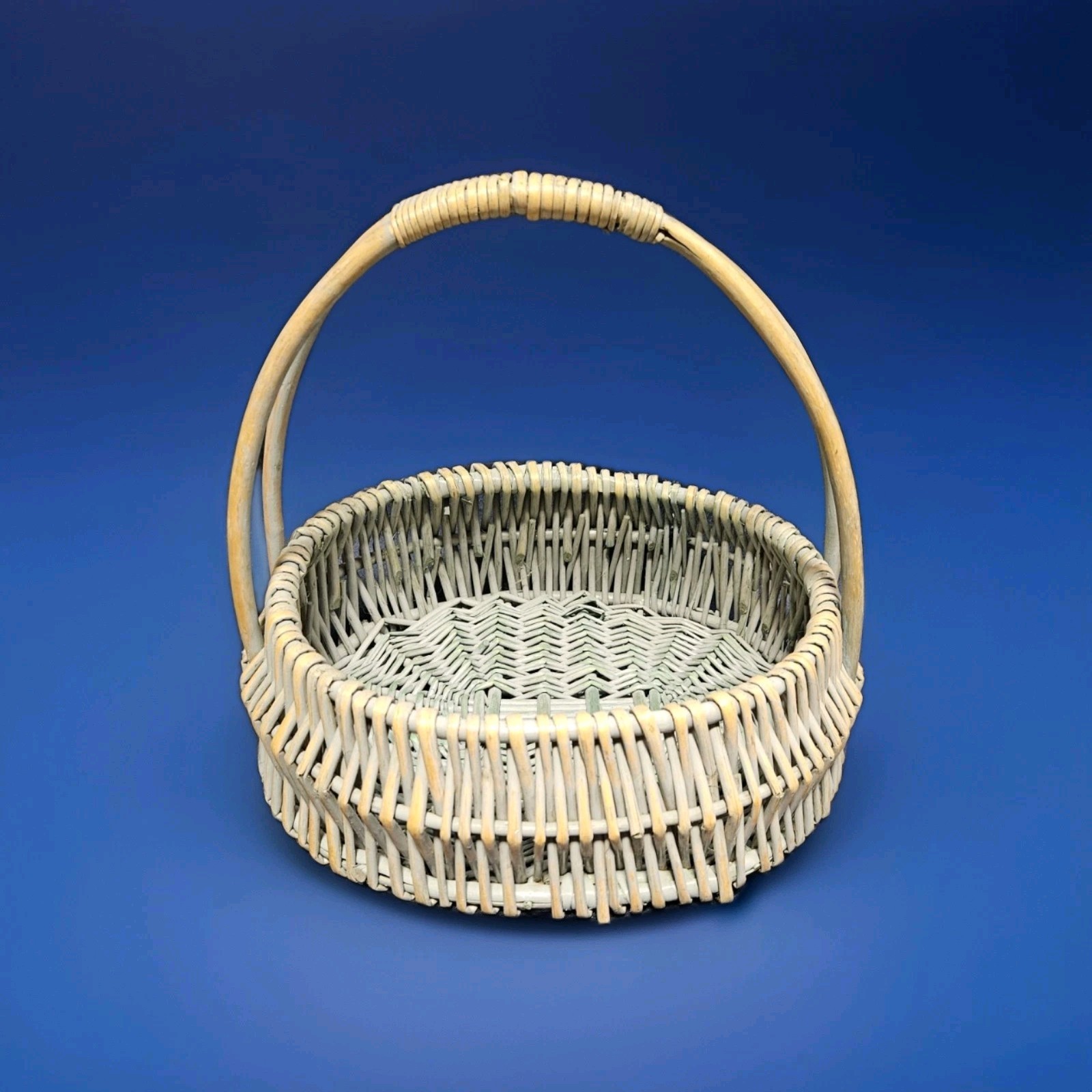 Basket with handle- Wicker