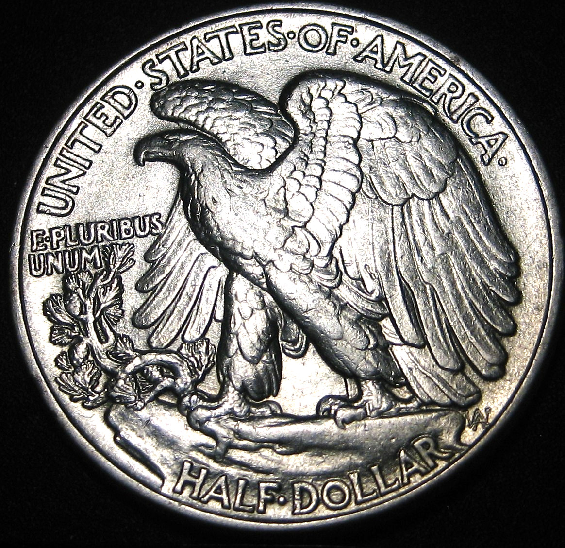 1945-P SILVER LIBERTY WALKING HALF DOLLAR 90% SILVER - ALMOST UNCIRCULATED (e)