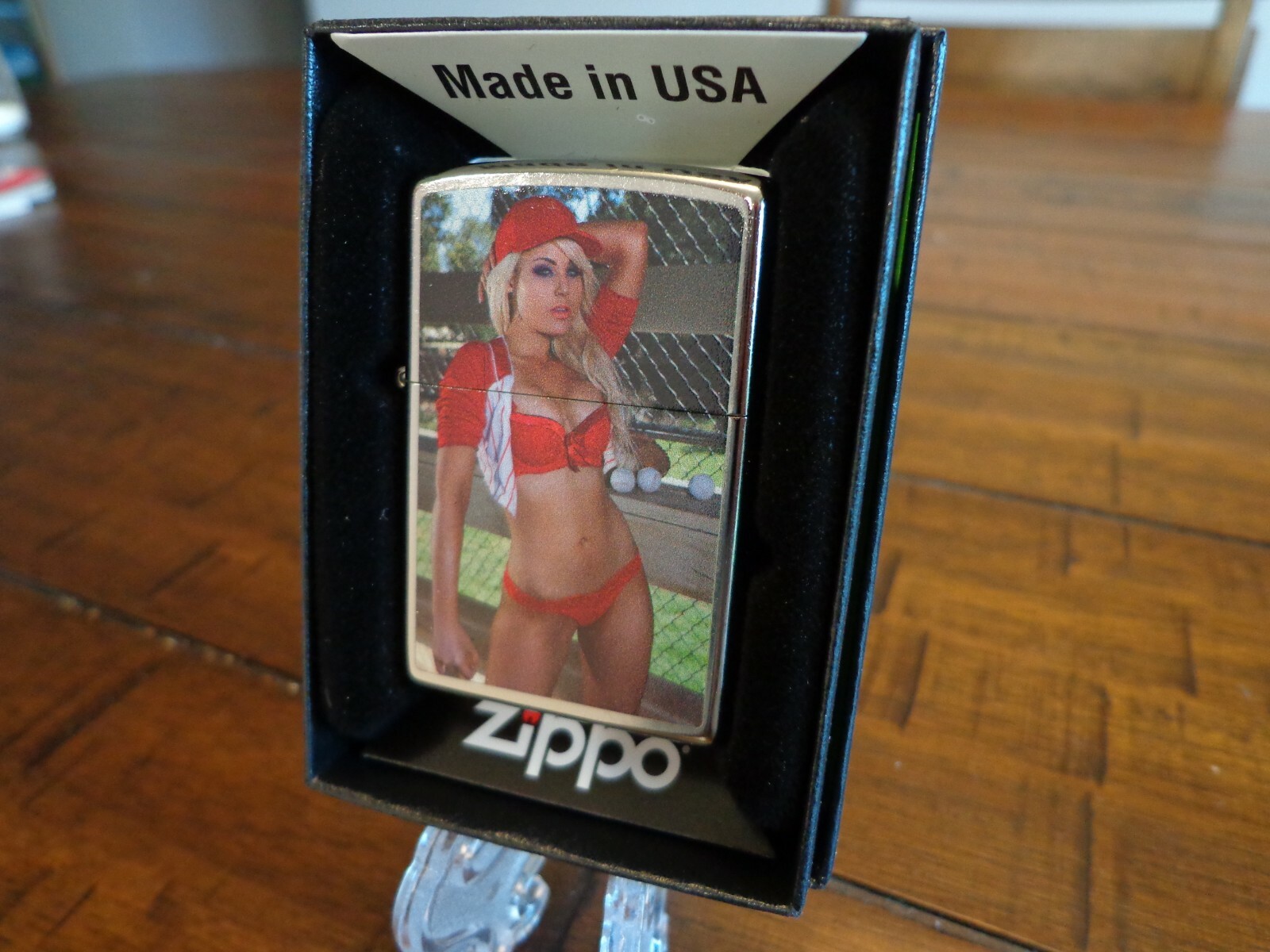 PINUP GIRL IN RED BRA AND PANTIES BASEBALL DUGOUT BLONDE ZIPPO LIGHTER MINT