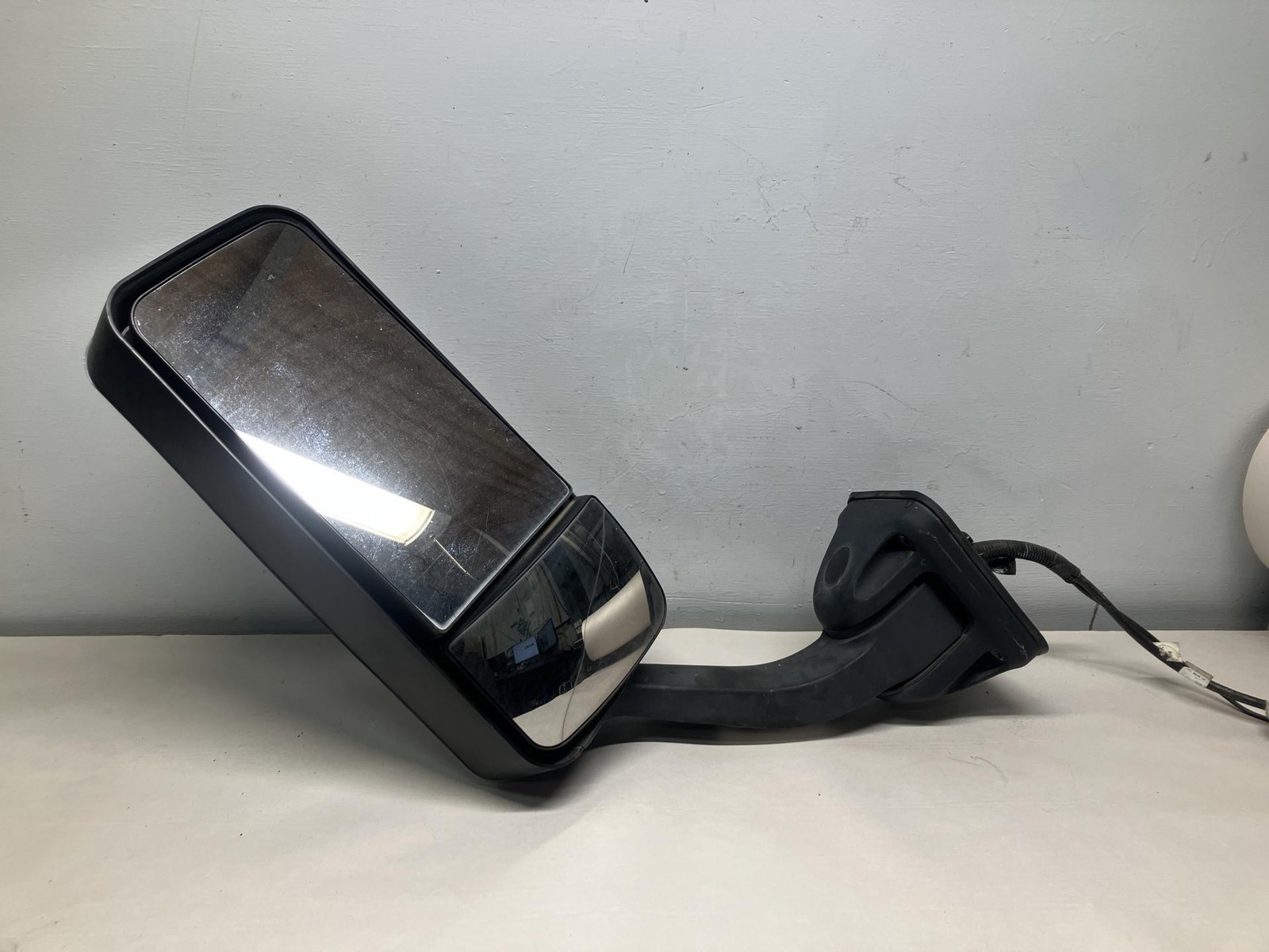 2014-2020 Freightliner CASCADIA POLY/CHROME Left/Driver Door Mirror - Used