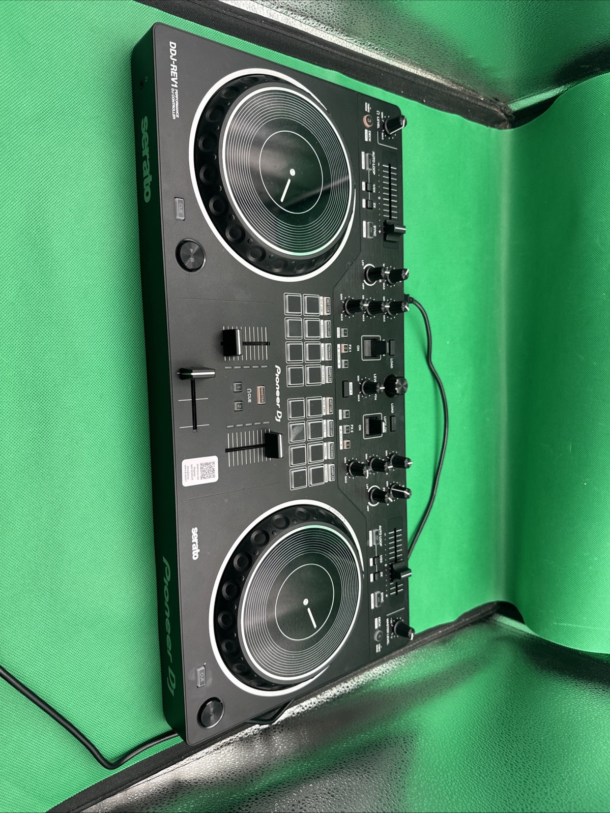 Pioneer DJ DDJ-REV1 Battle / Scratch-Style 2-Channel Controller .