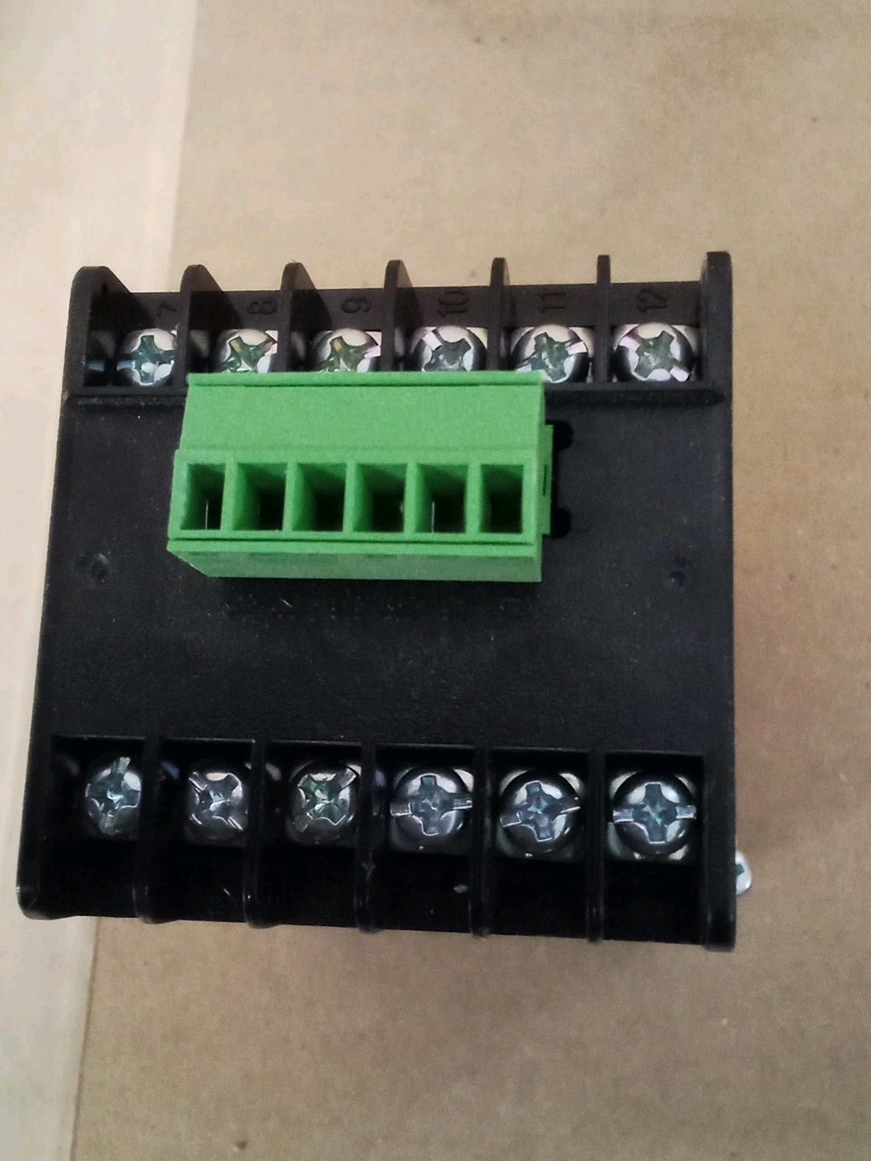 Red Lion Temperature Controller PXU20A20 100-240vac