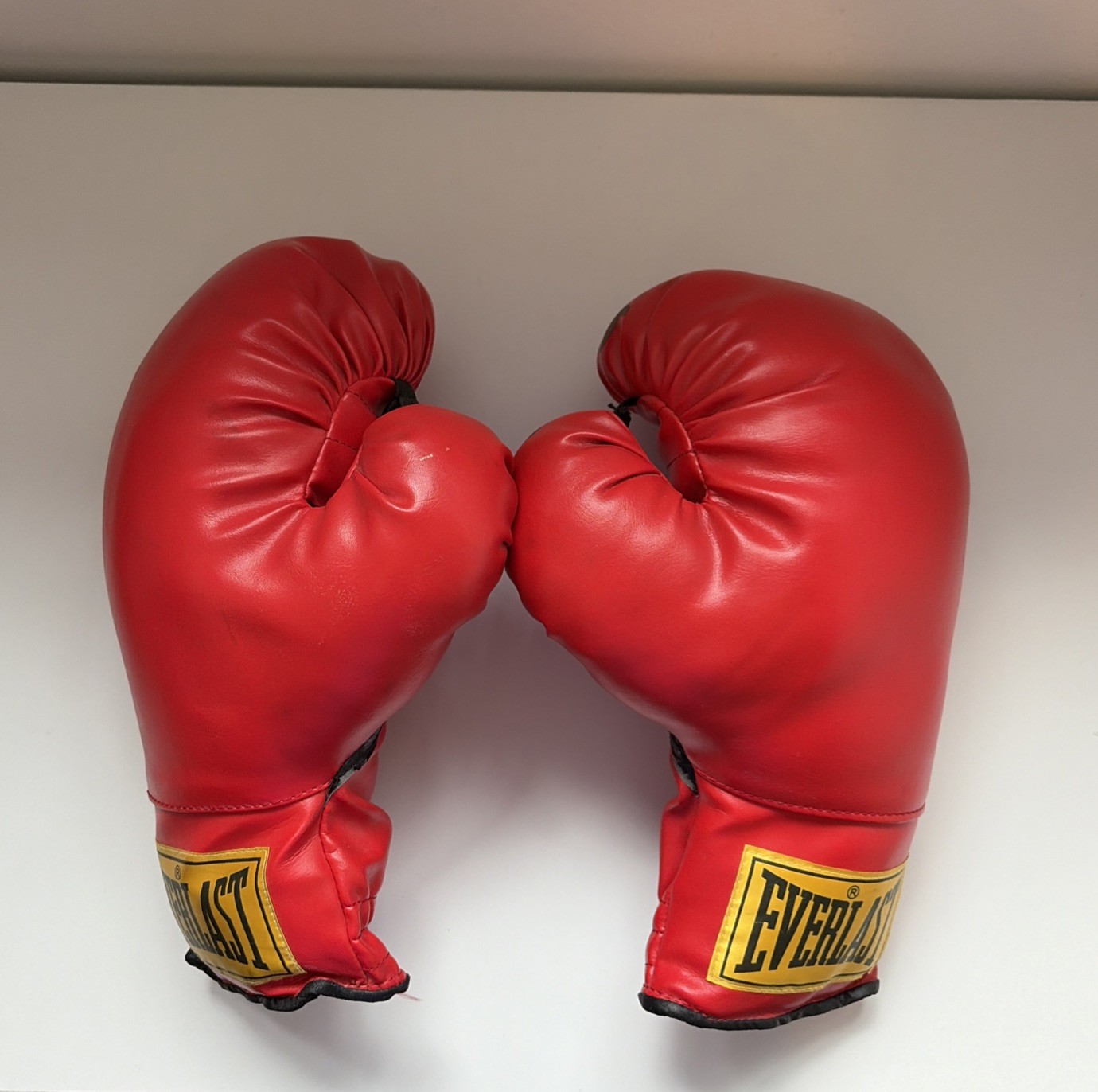 Everlast 16oz Laceless Boxing Gloves - Red