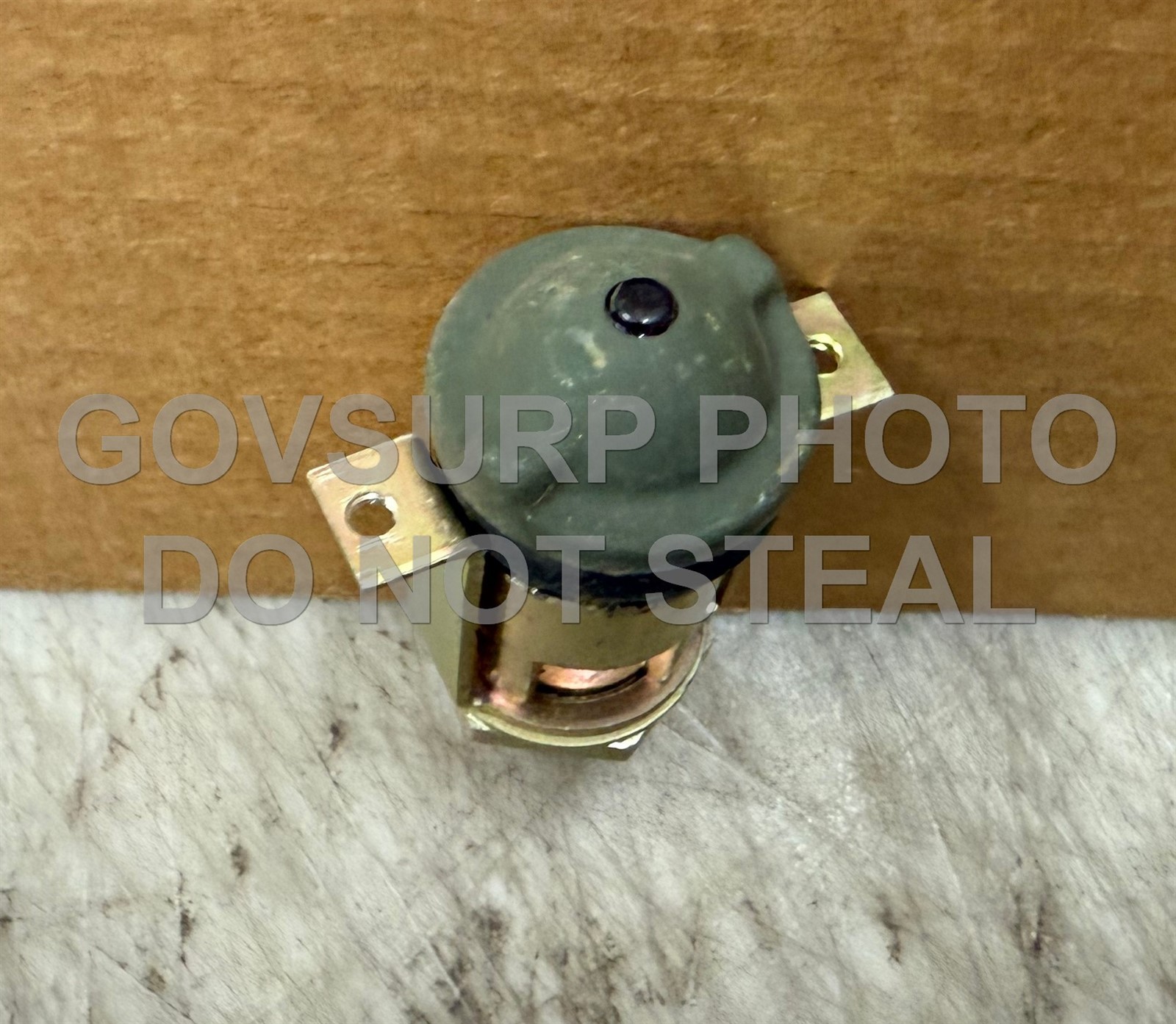LIGHT HIGH BEAM IND. RED DOT M-SERIES PN# 8376499 NSN: 6210-00-699-9457