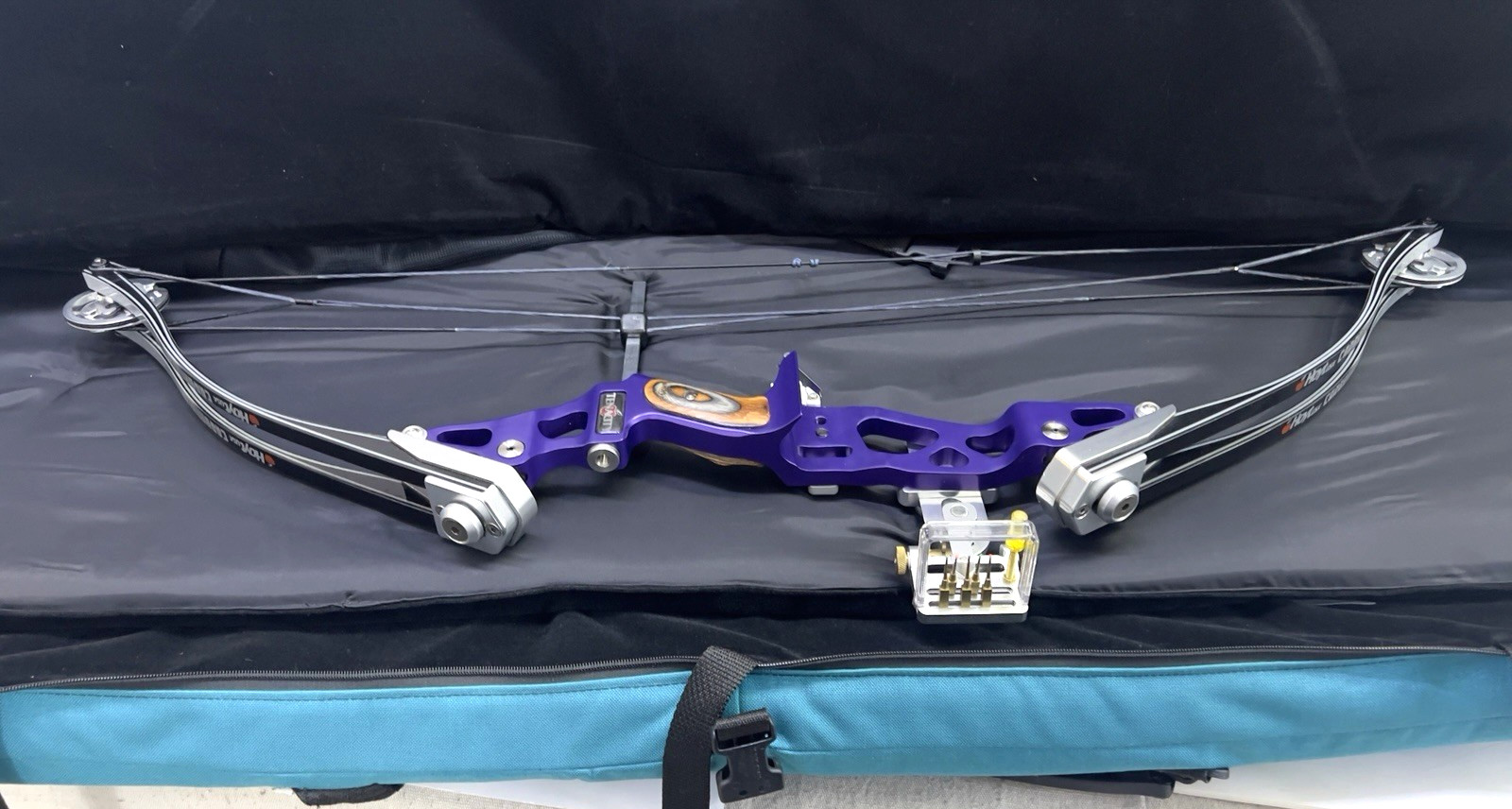Hoyt Carbonite Tenacity Bow - Purple Aluminum LEFT HAND w/Carry Bag & Arrows