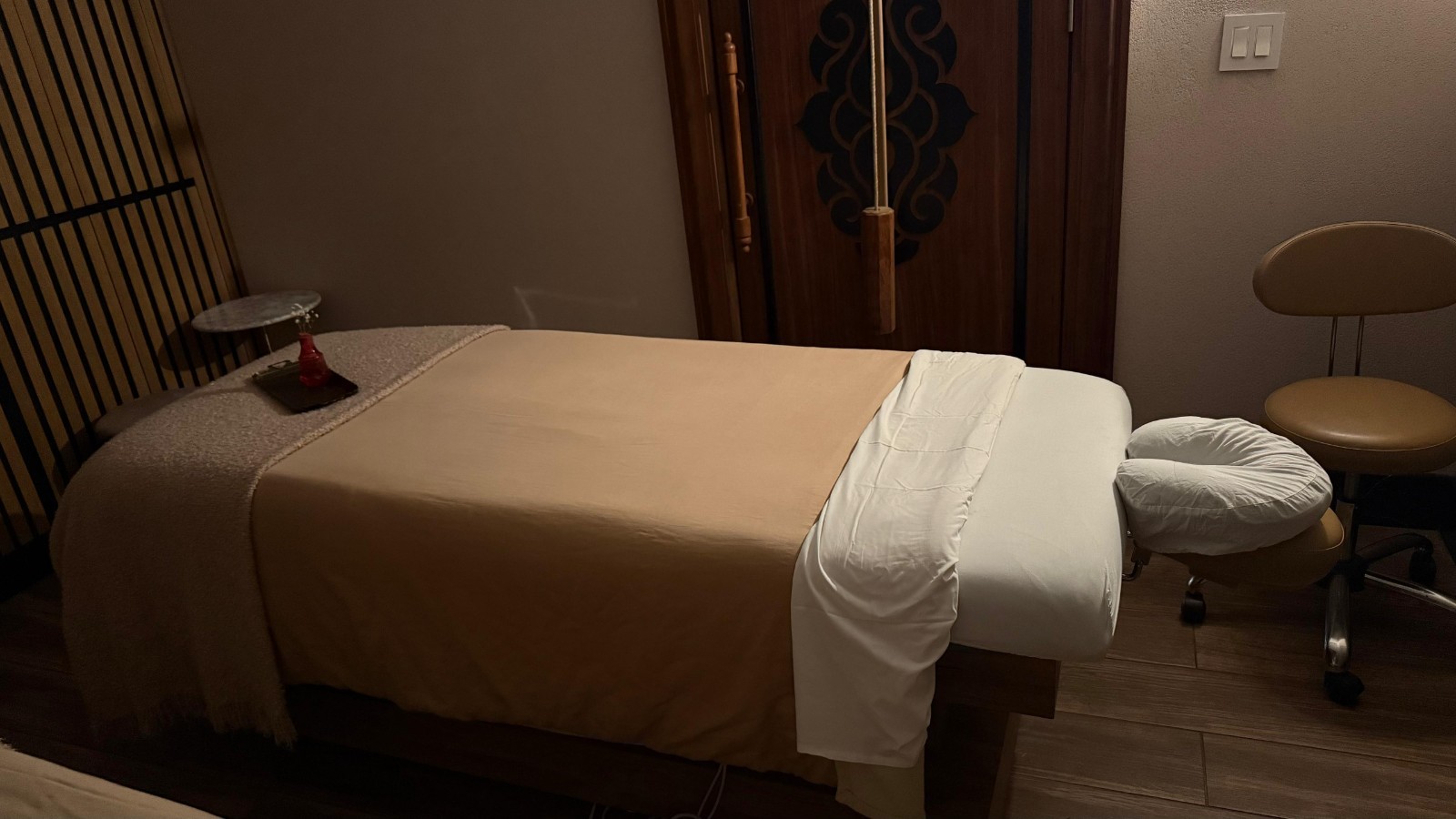Heated Electric Adjustable Massage Table – Clean, Lightly Used, Fully Functional