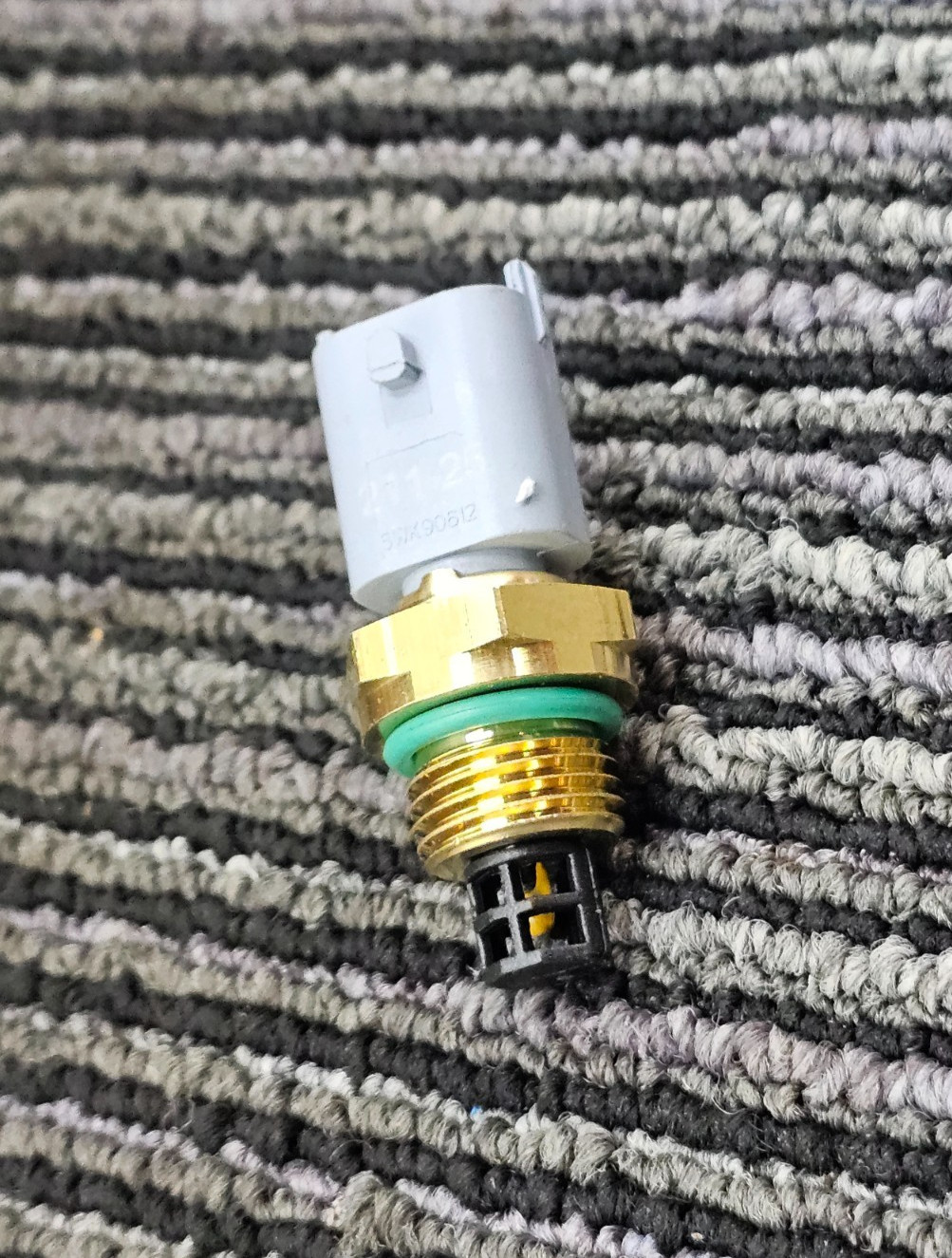 5WK90612 Coolant Oil Temperature Sensor For International 90573077 AP63462