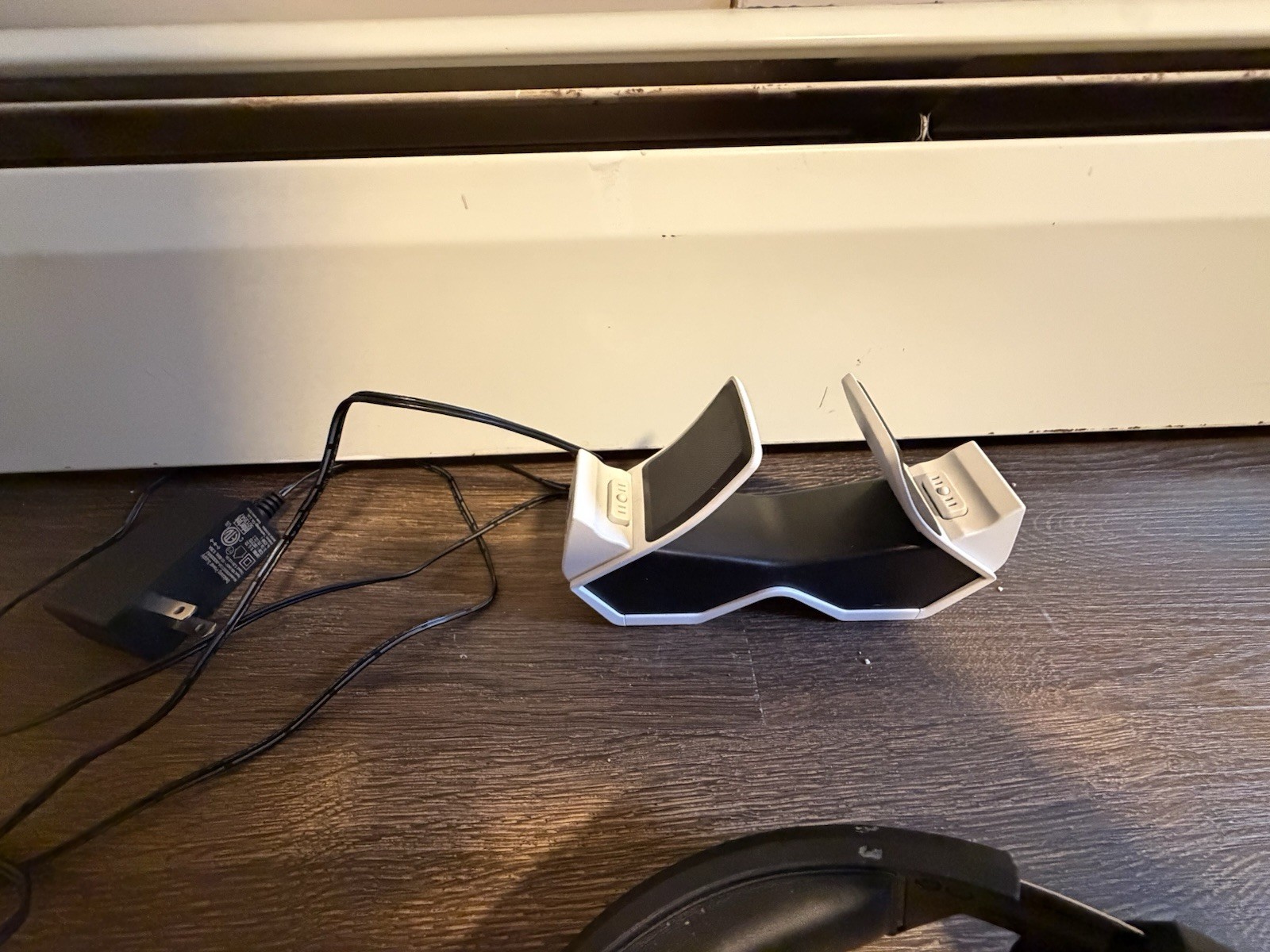 Dual PS5 Controller Charging Dock Stand, Wired LED Indicator, Black/White
