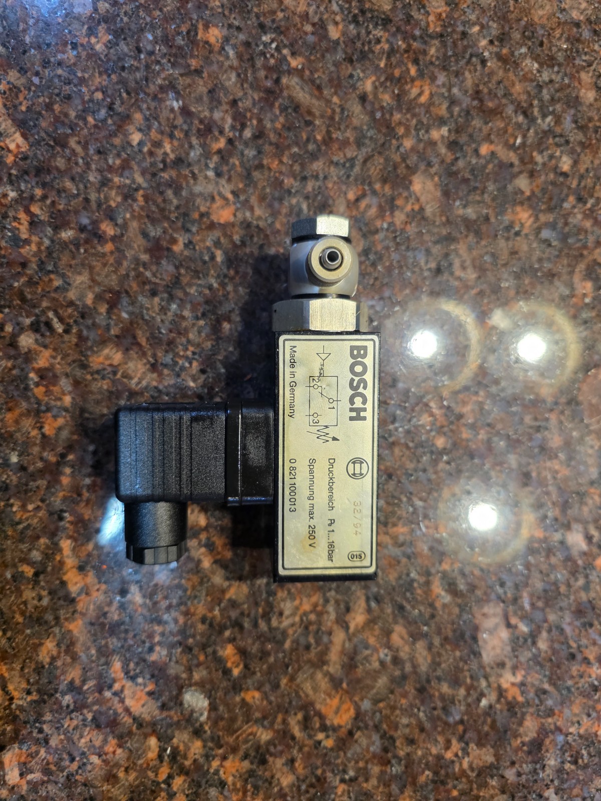 Bosch 0821100013  Pressure switch 1-16 Bar 250 Volts Free Shipping
