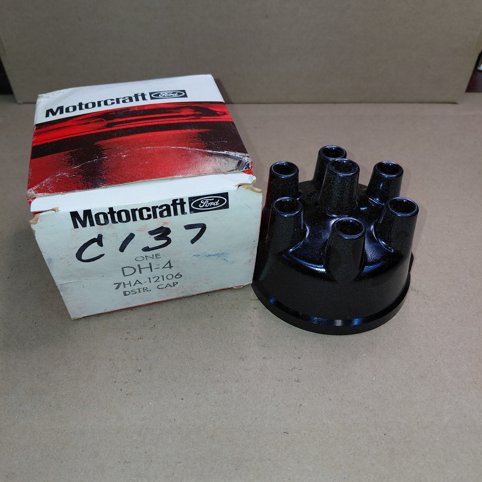 Motorcraft DH-4 6 Cylinder Distributor Cap 7HA-12106-A ~ NOS