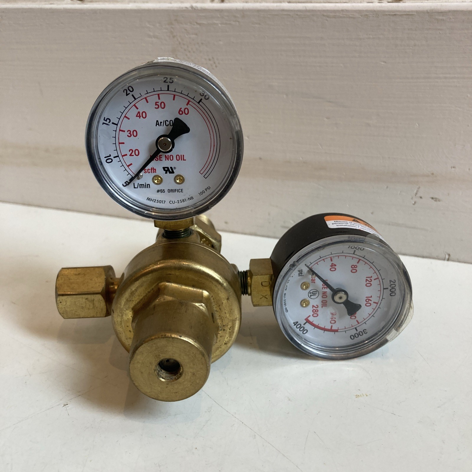 Compressed Gas Regulator Valve Gauges MH25017 CU-2581-NB