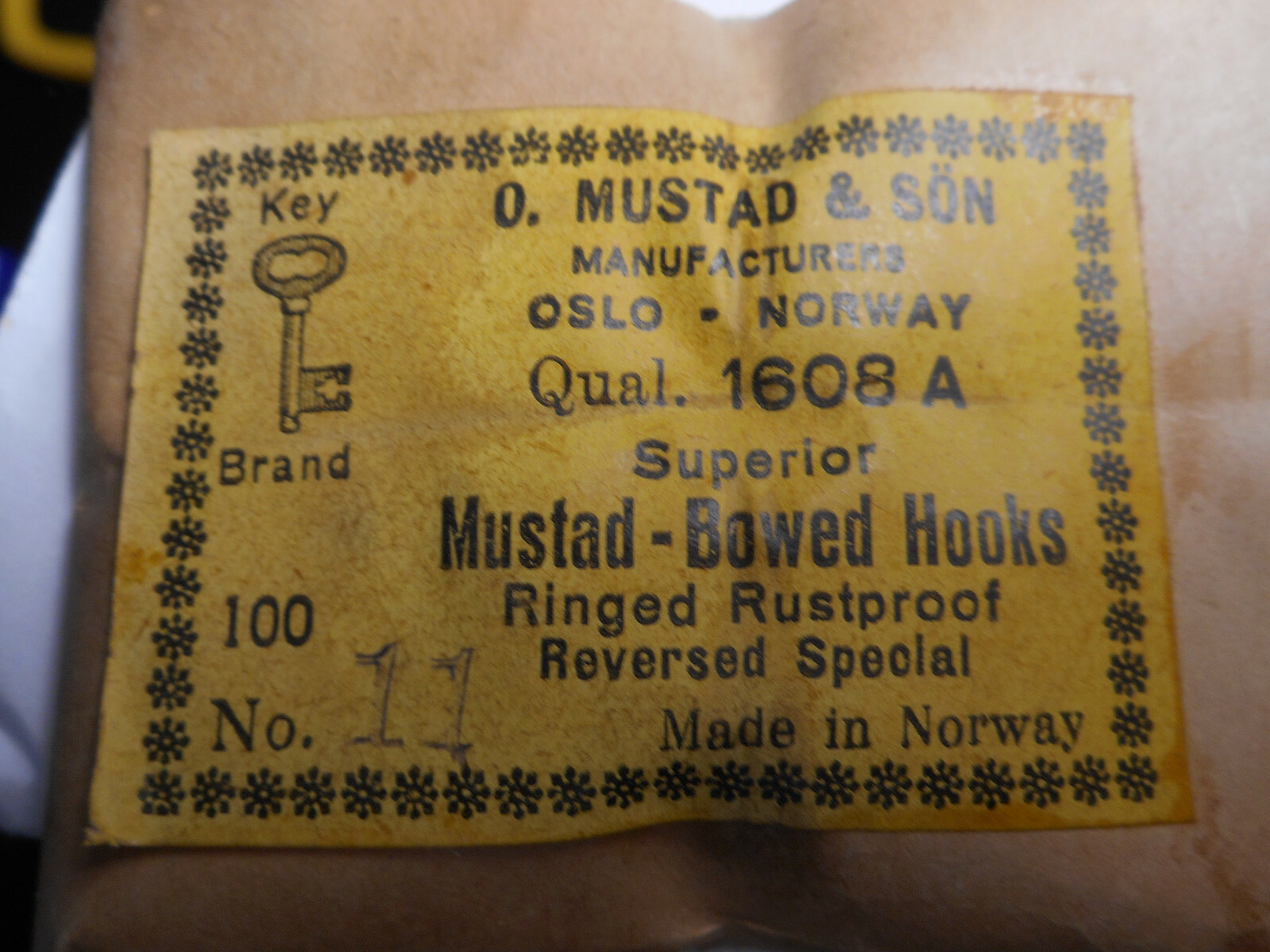 100 #11 FLY TYING HOOKS MUSTAD RINGED RUSTPROOF REVERSED SPECIAL NORWAY 1608A