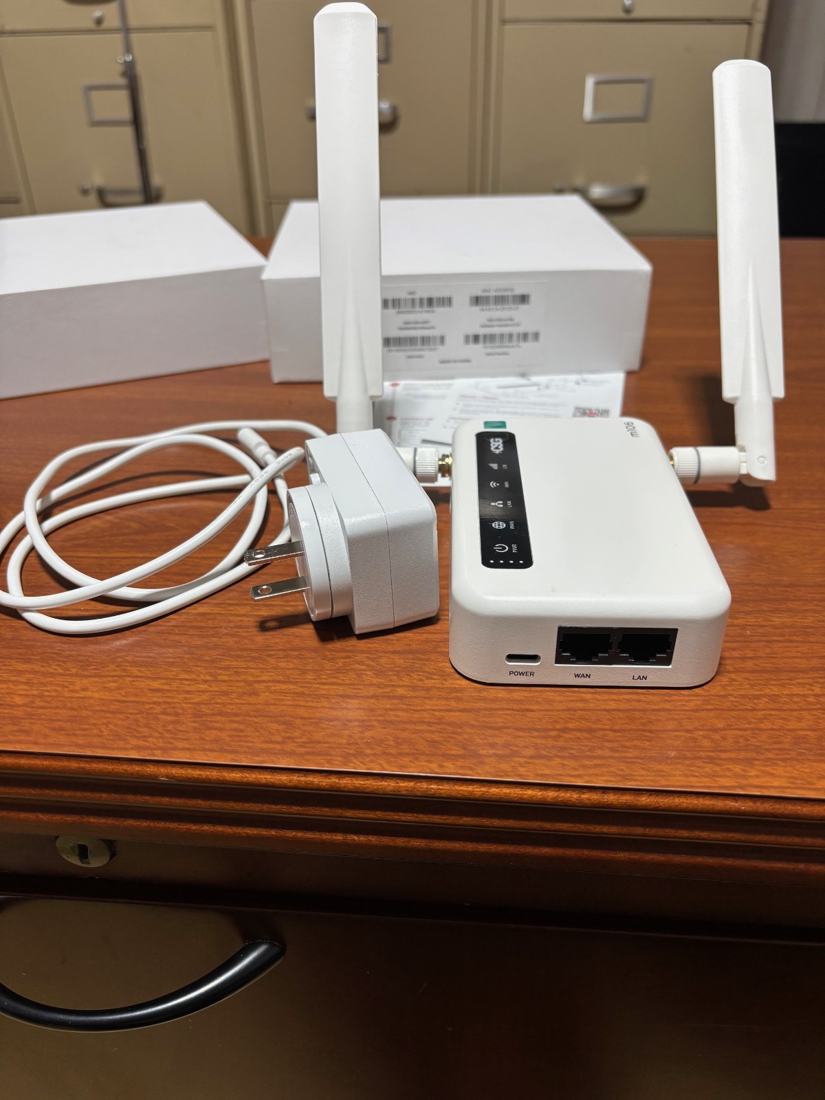 Connected Solutions Group CSG m106 Verizon LTE Wireless Gateway Router; 6174345