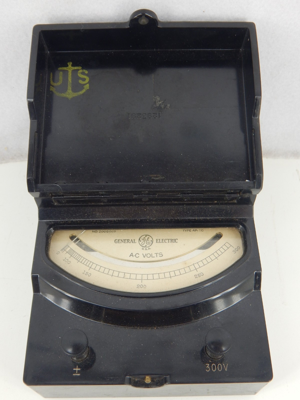 Vintage GE US Navy Portable Voltmeter Ap-10 AC Voltage 0-300 VDC Analog WORKS!